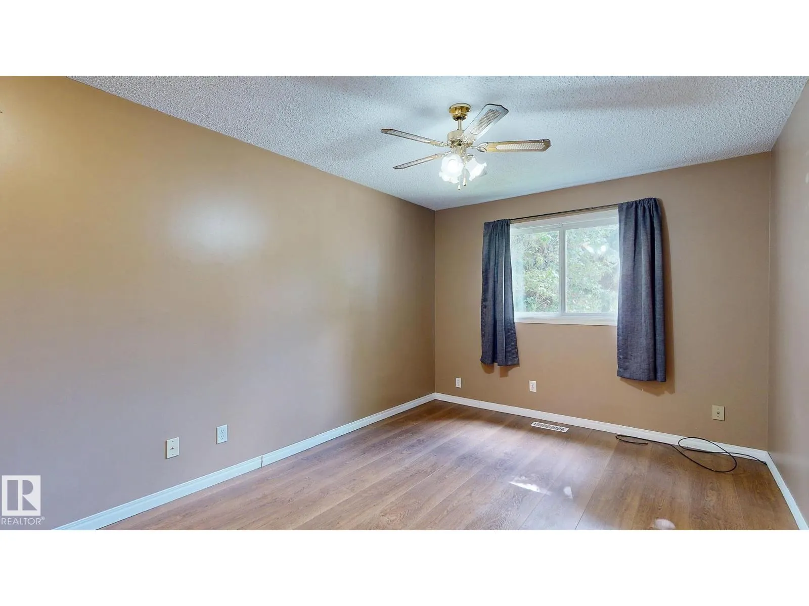 218 GREENWOOD DR