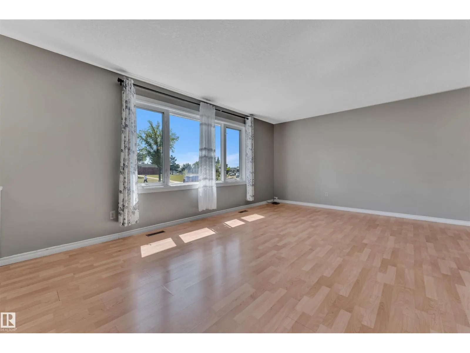 9320 150 AV NW NW