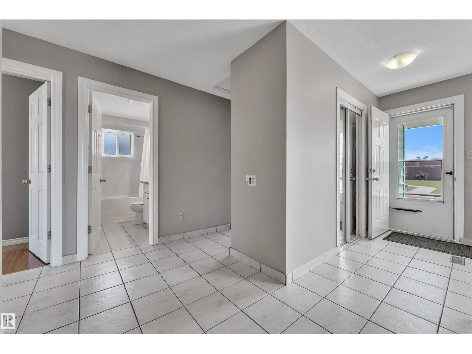 9320 150 AV NW NW