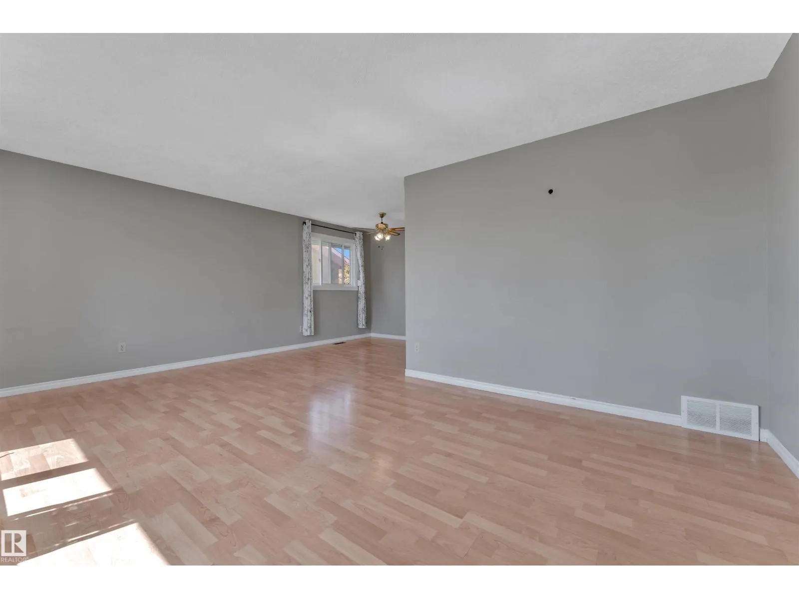 9320 150 AV NW NW