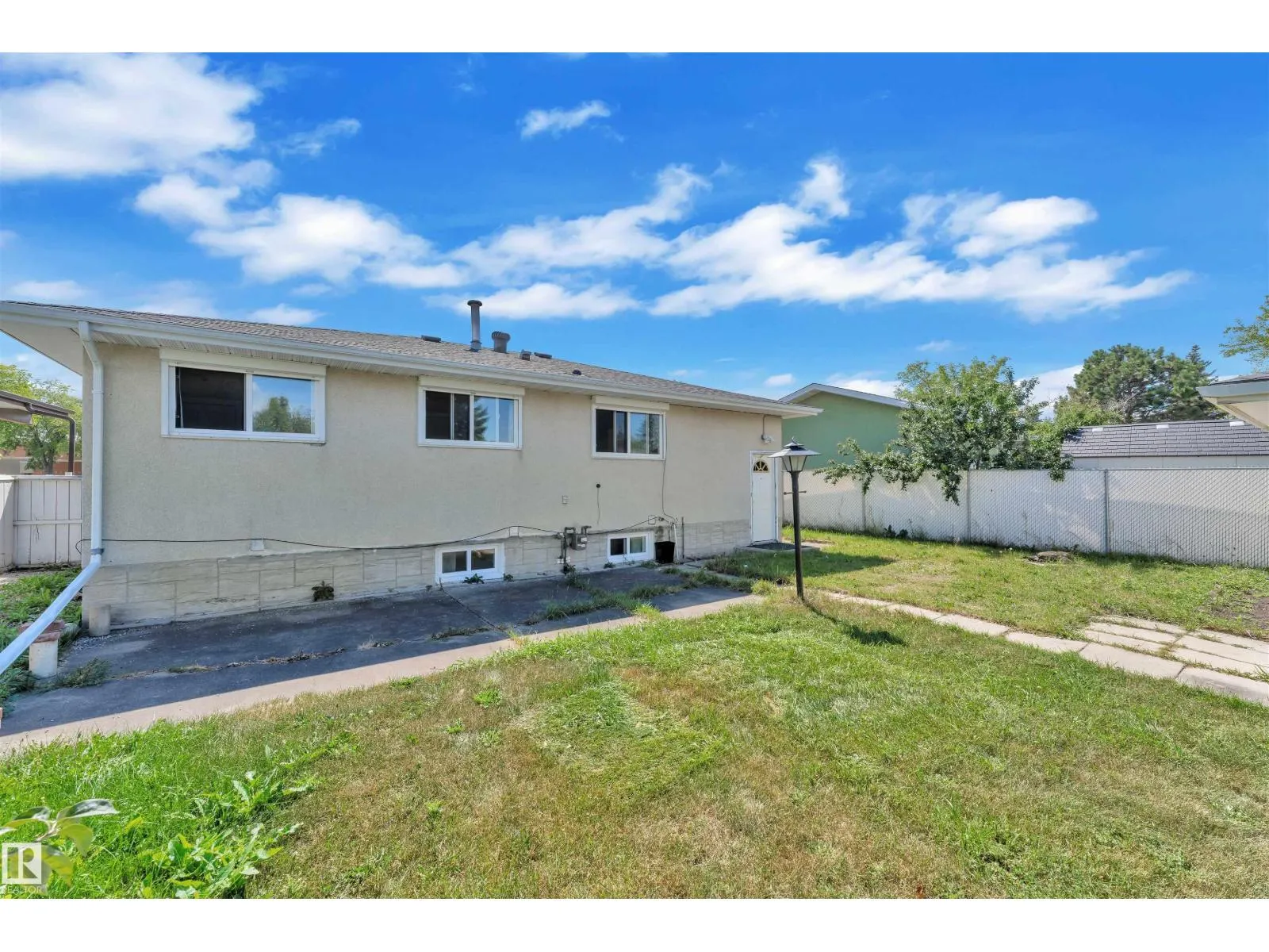 9320 150 AV NW NW