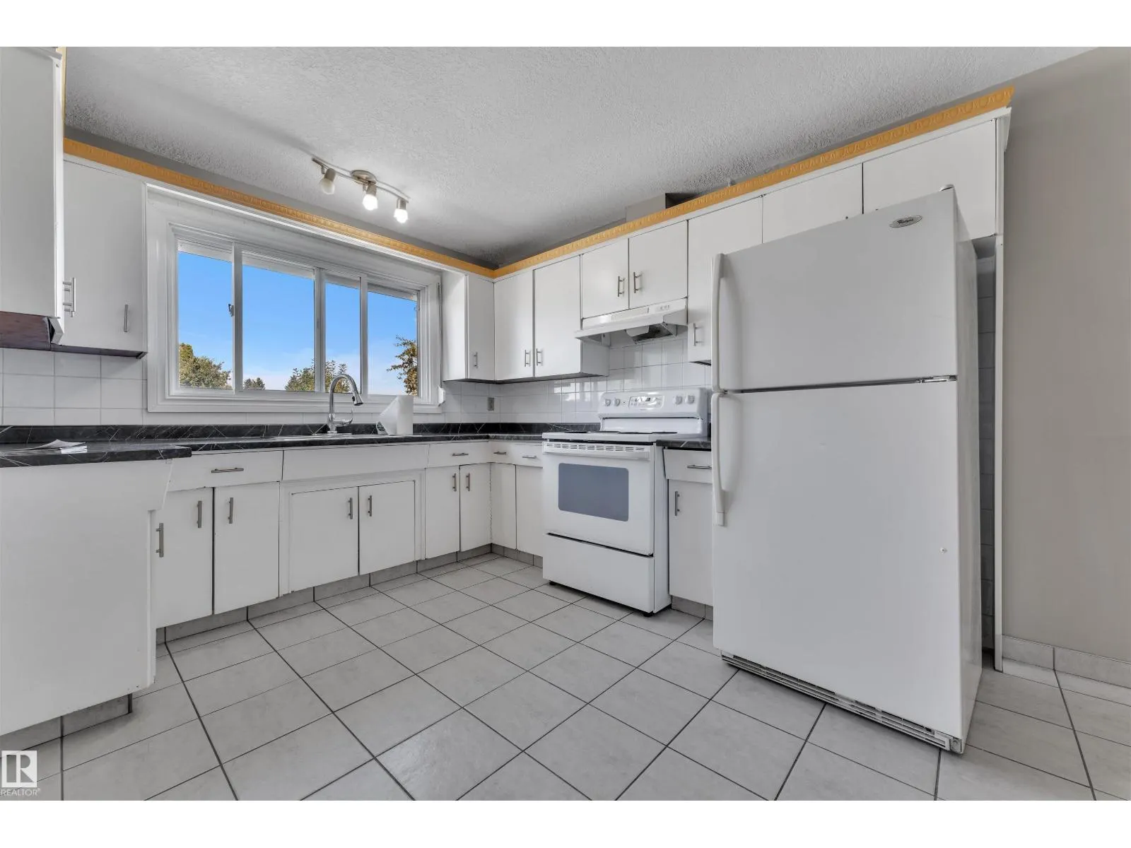 9320 150 AV NW NW