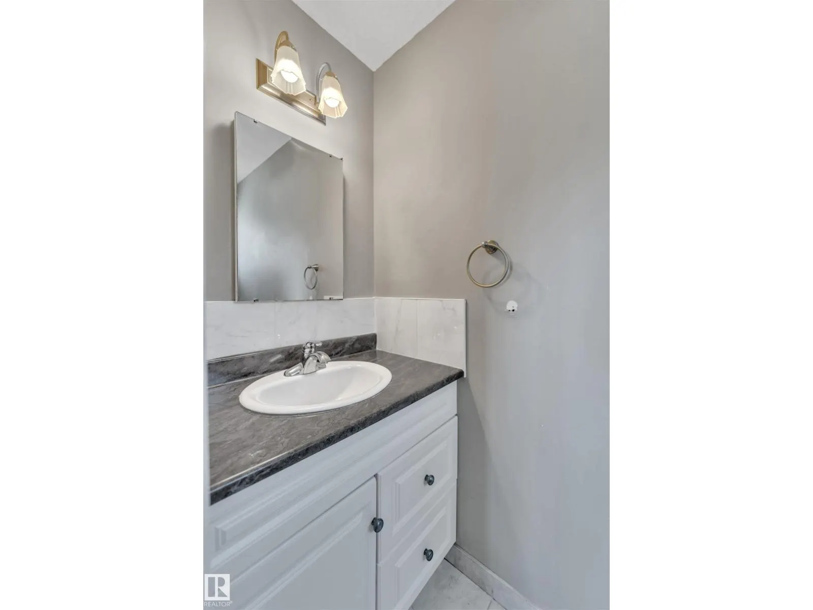 9320 150 AV NW NW