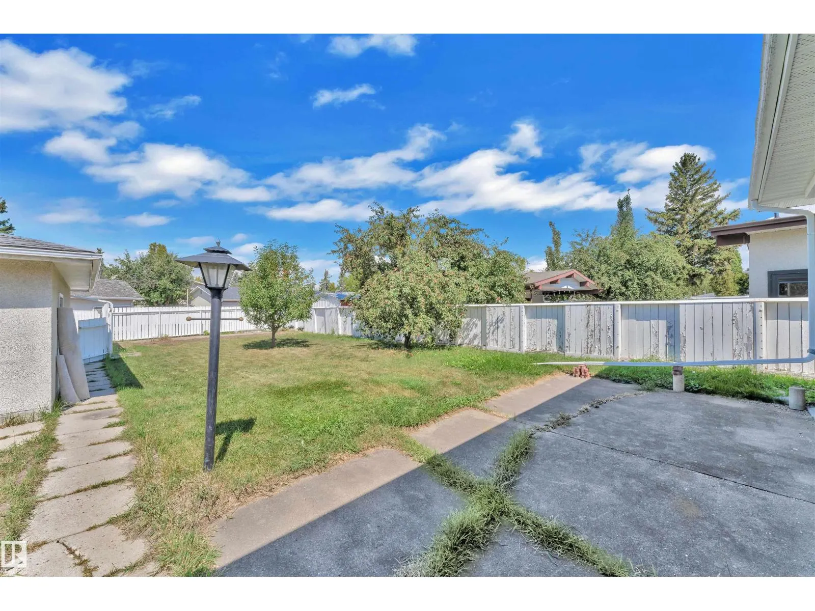 9320 150 AV NW NW