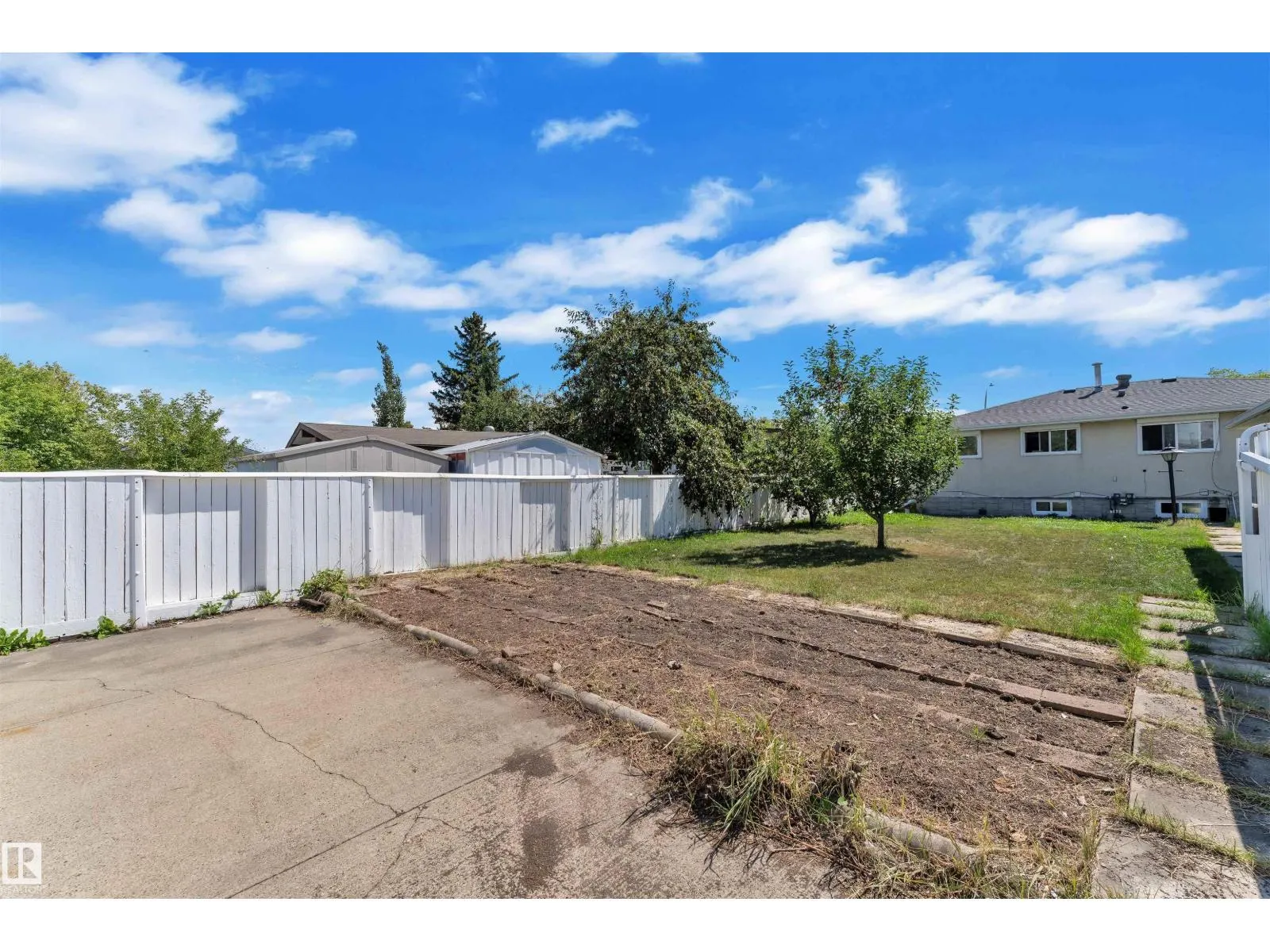 9320 150 AV NW NW