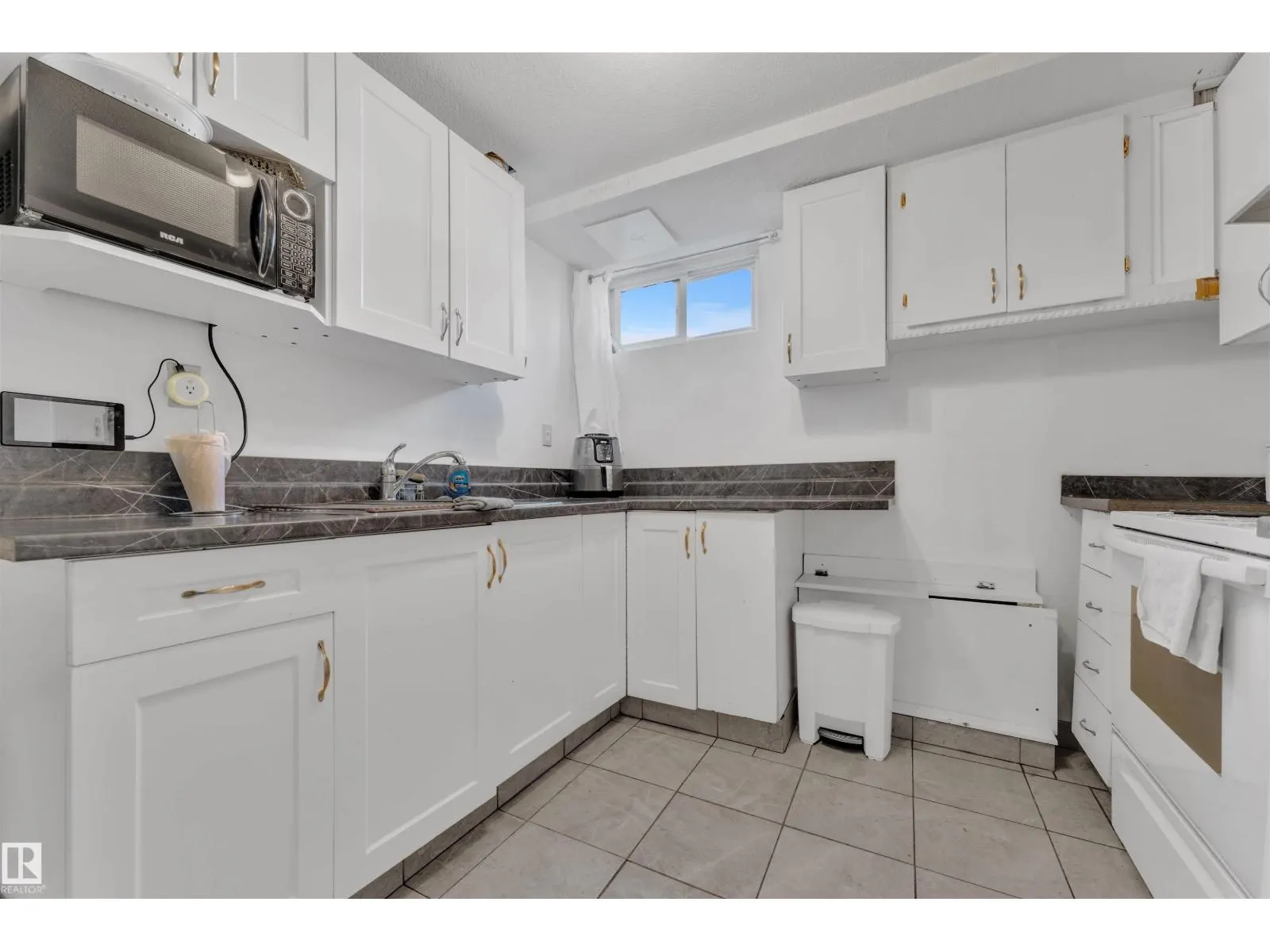 9320 150 AV NW NW