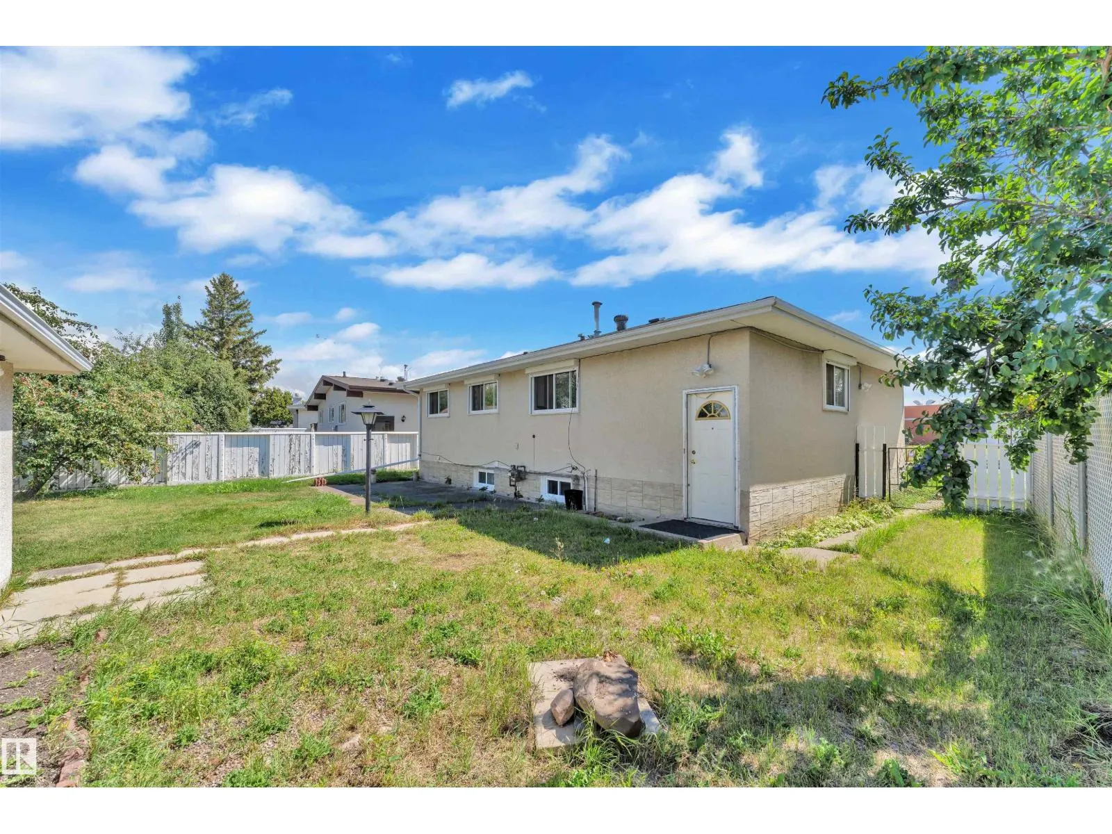 9320 150 AV NW NW
