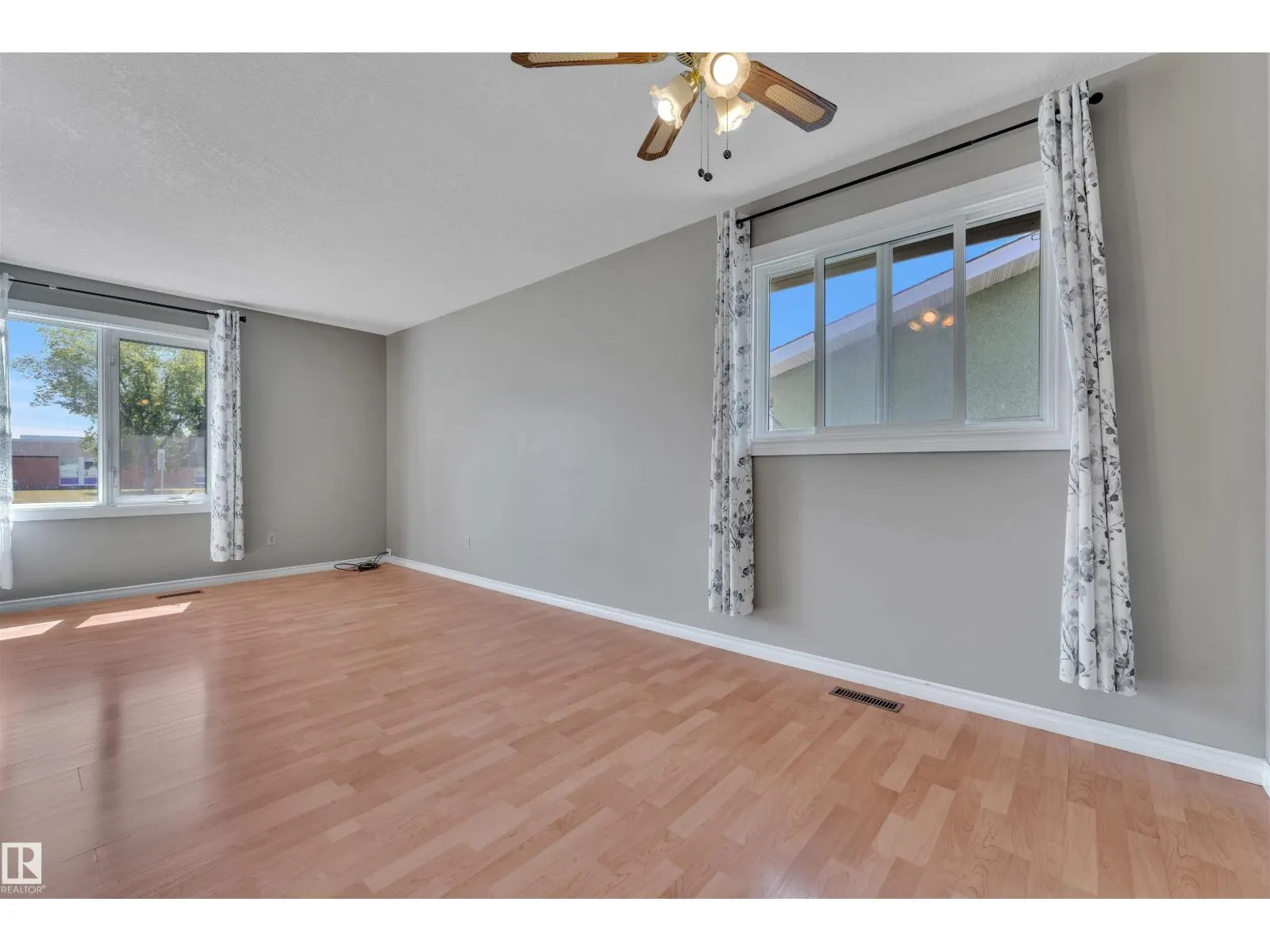 9320 150 AV NW NW