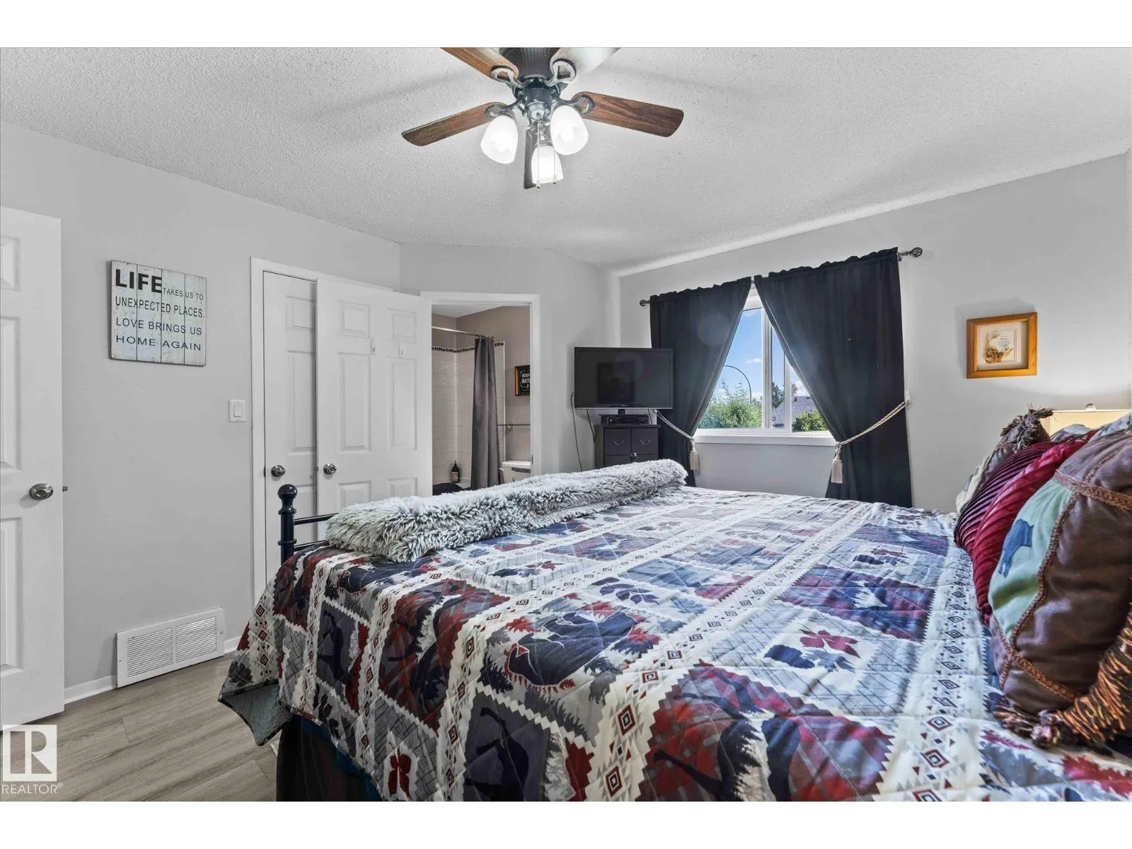 13 Deer Park RD