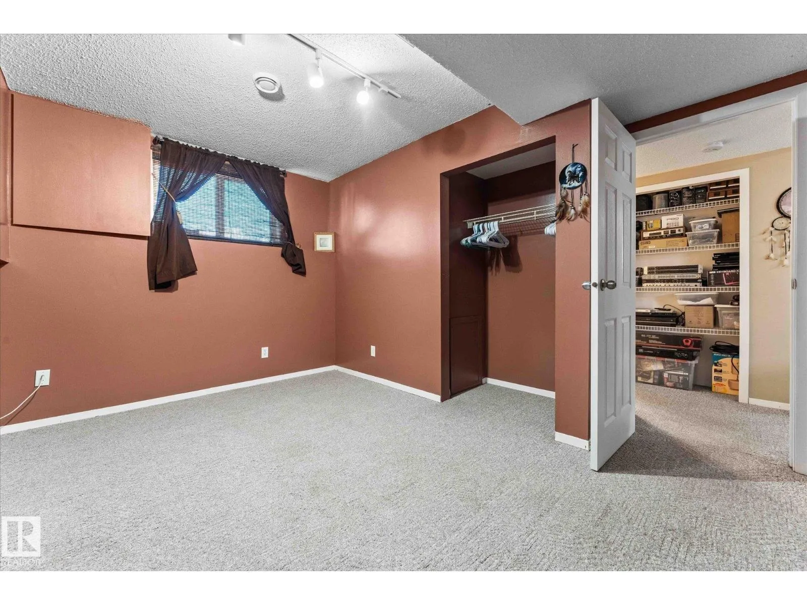 13 Deer Park RD