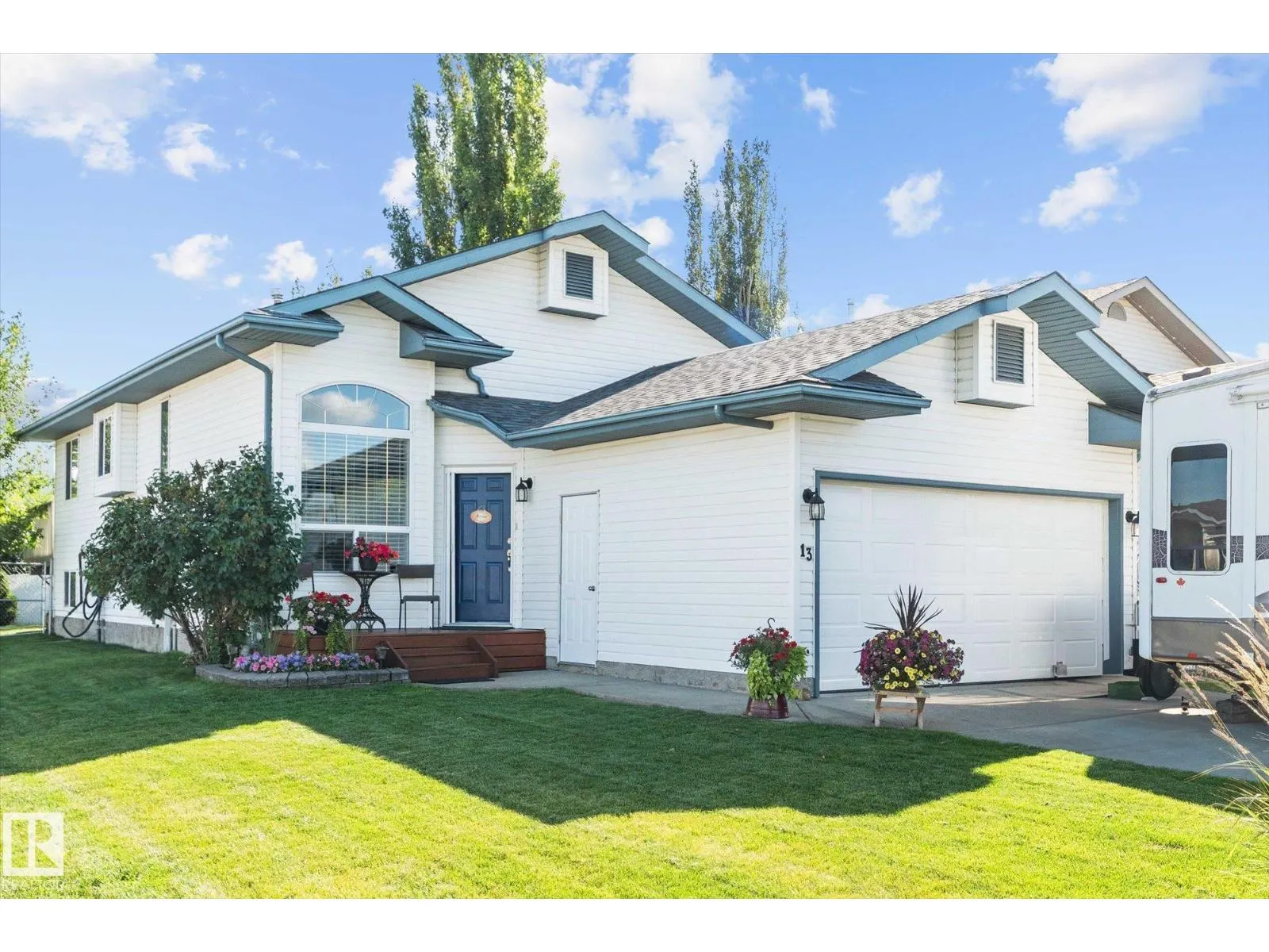 13 Deer Park RD