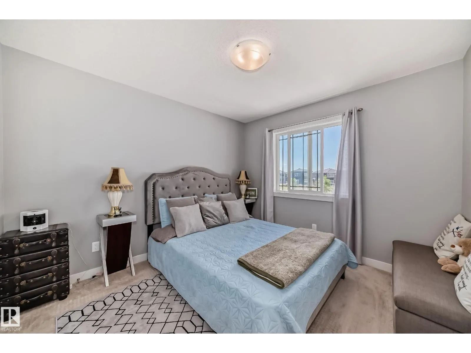 3808 TRIOMPHE BV