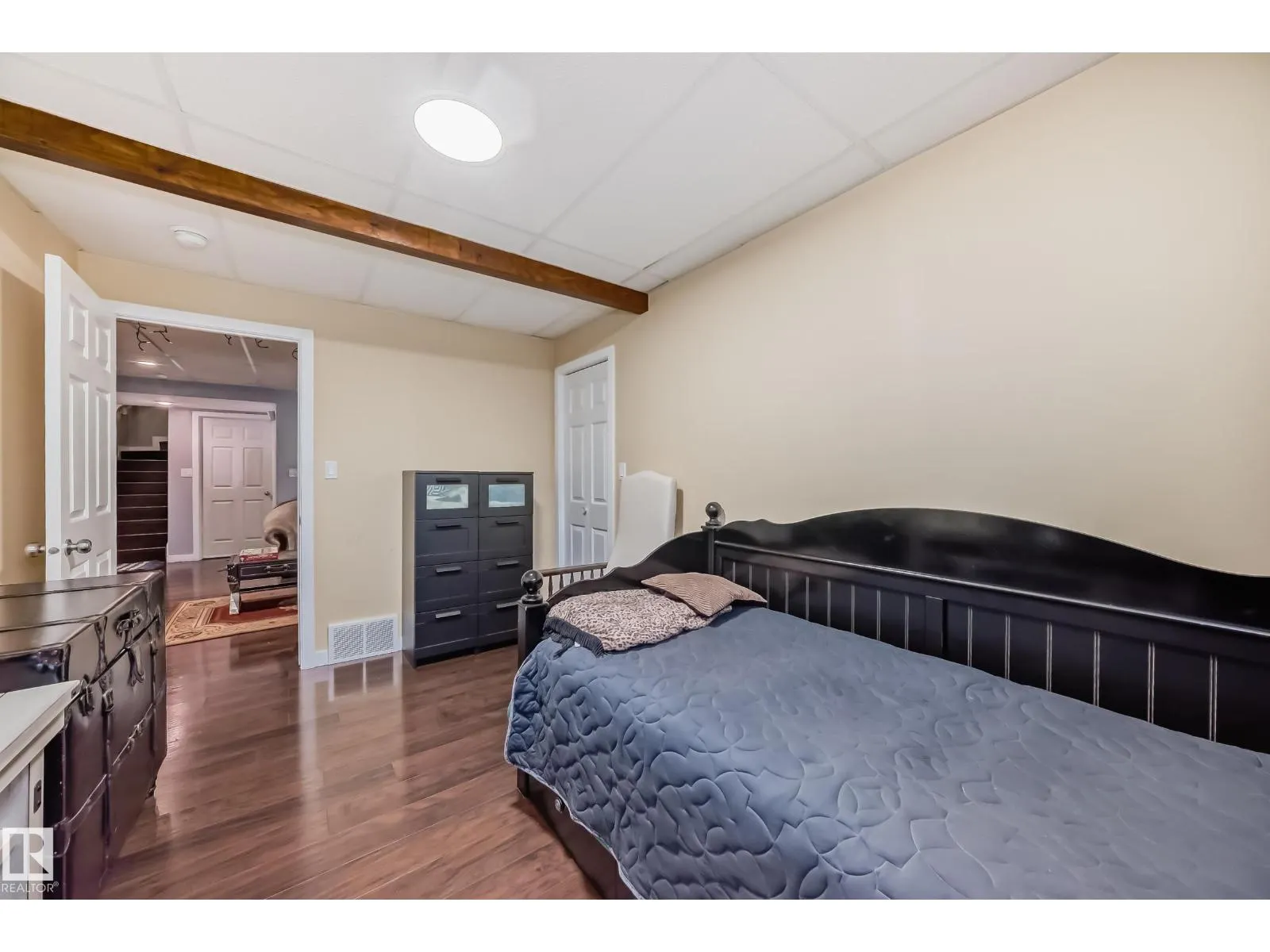 3808 TRIOMPHE BV