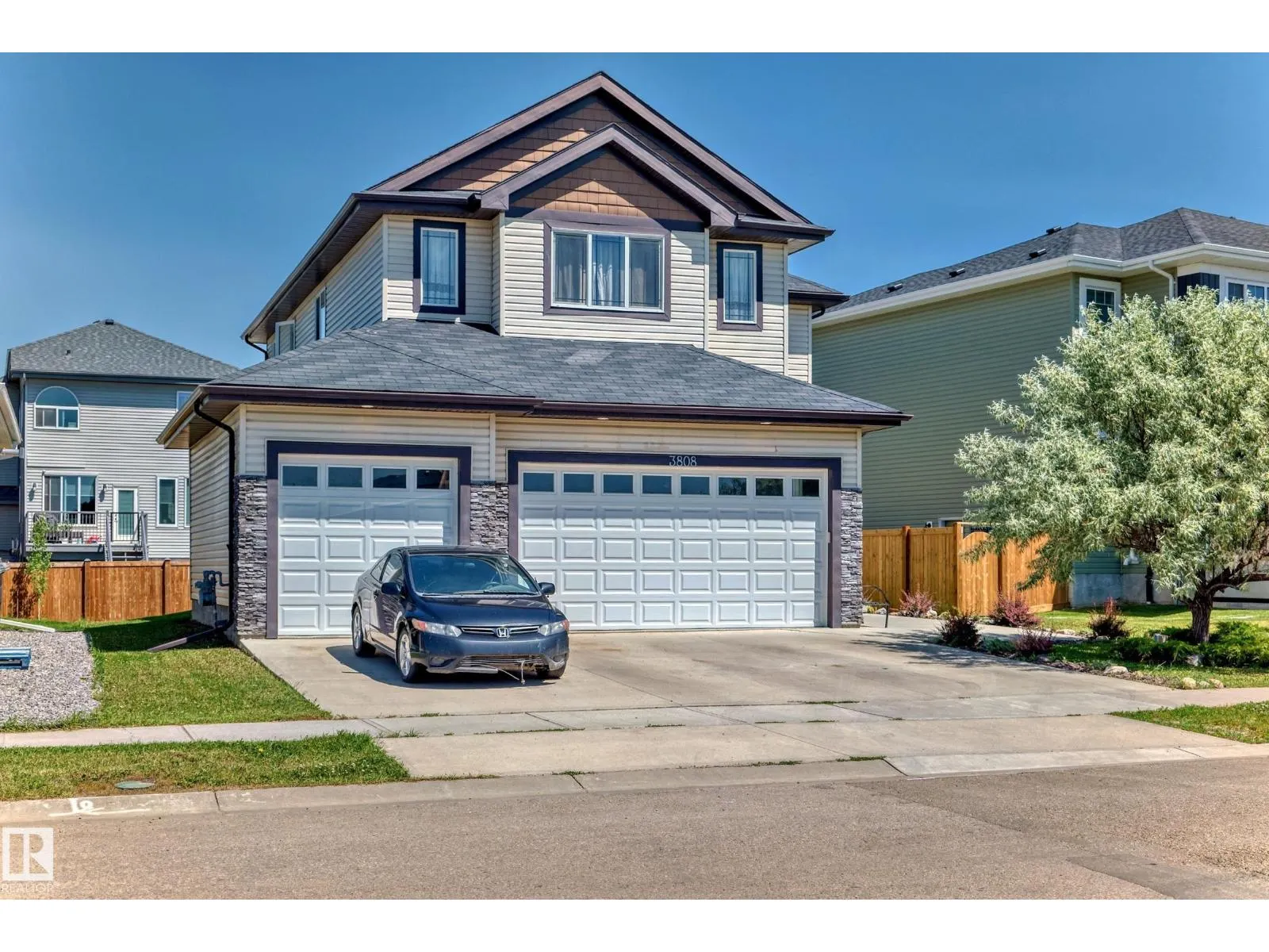 3808 TRIOMPHE BV