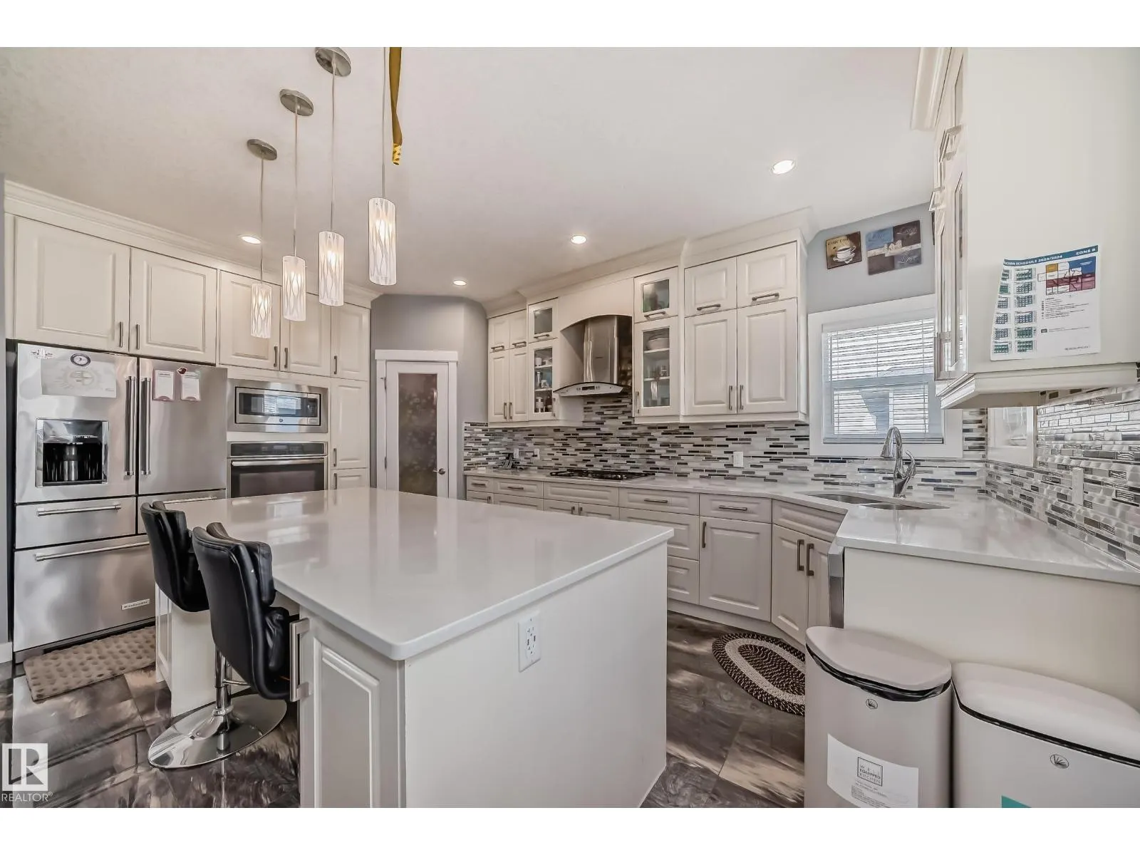 3808 TRIOMPHE BV