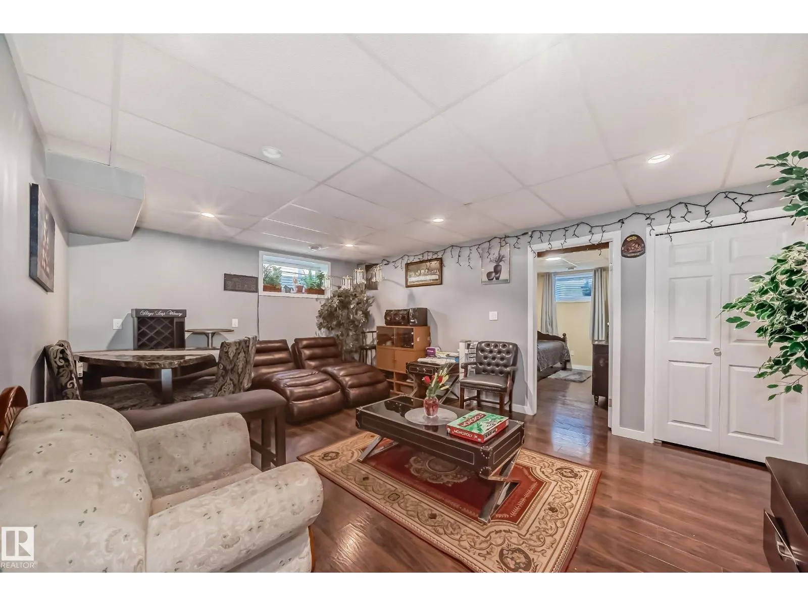 3808 TRIOMPHE BV