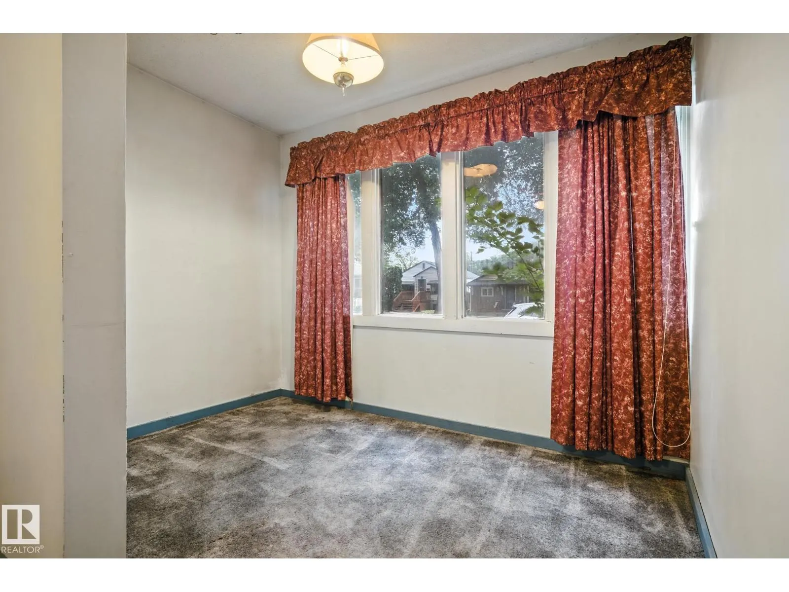 11834 69 ST NW