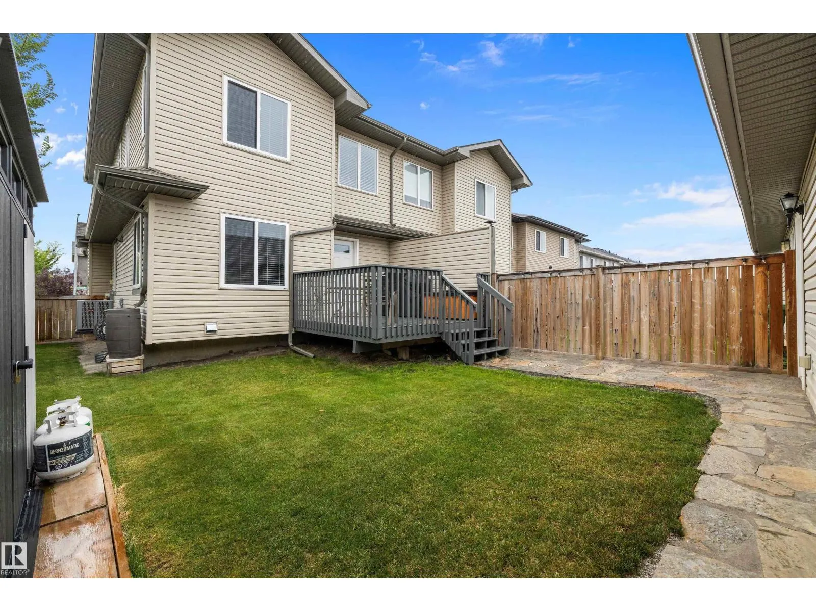 2 Roseberry LN