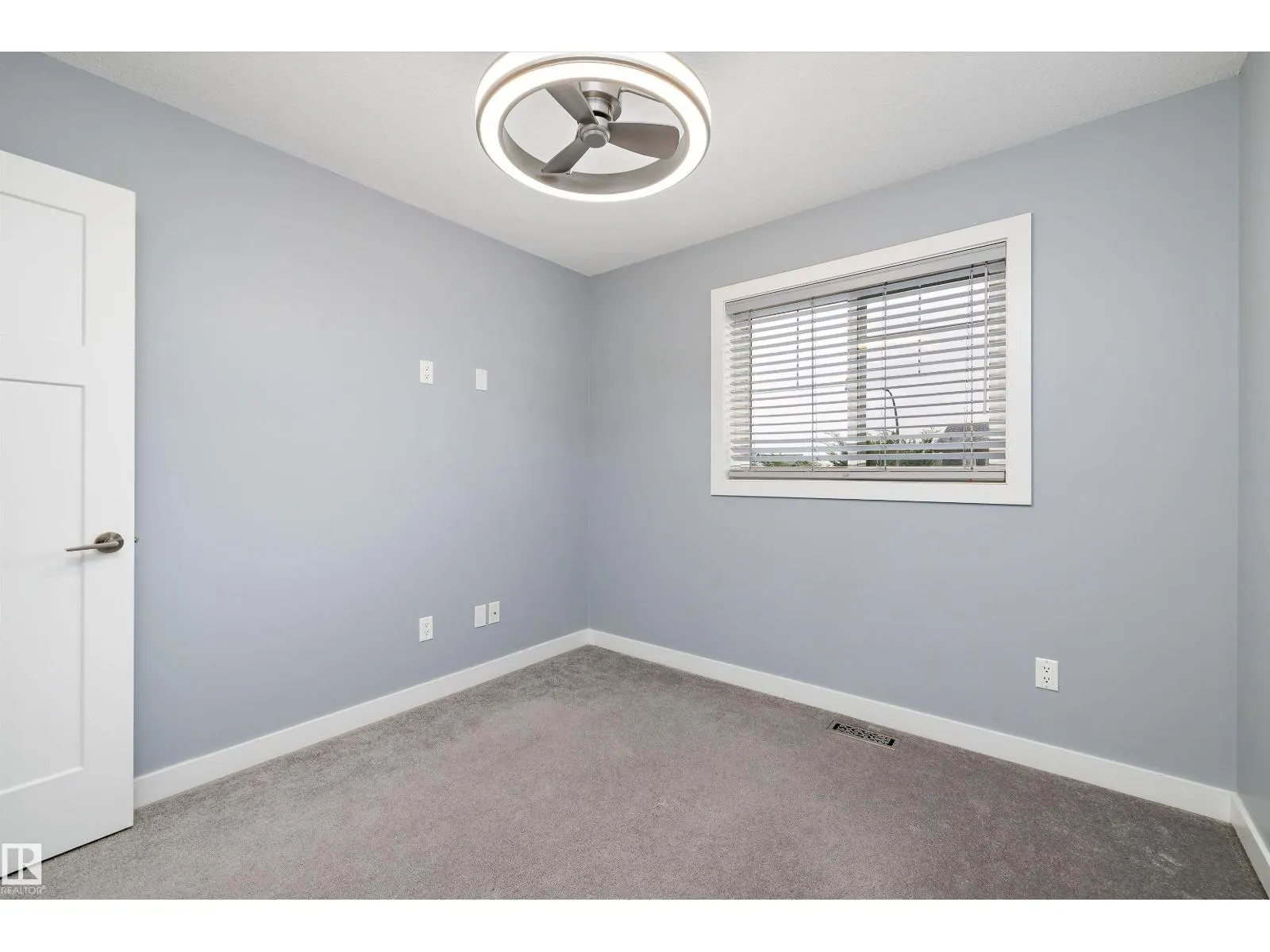 2 Roseberry LN