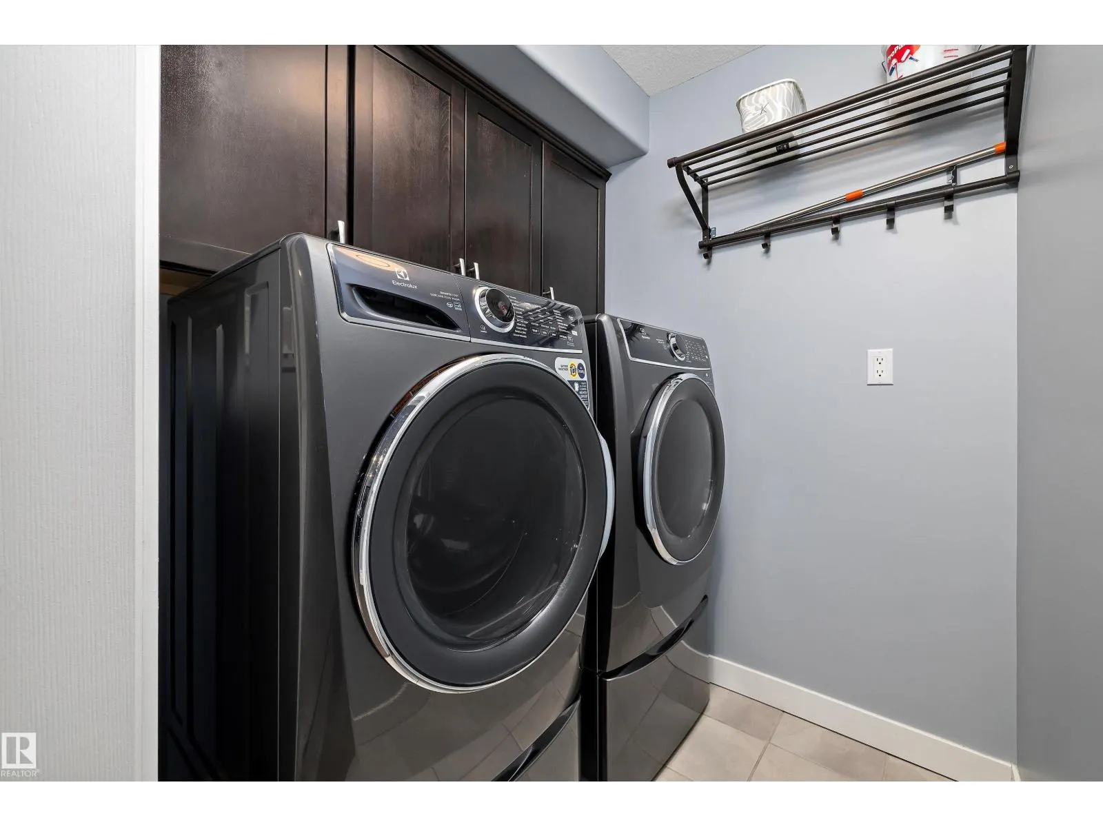 2 Roseberry LN