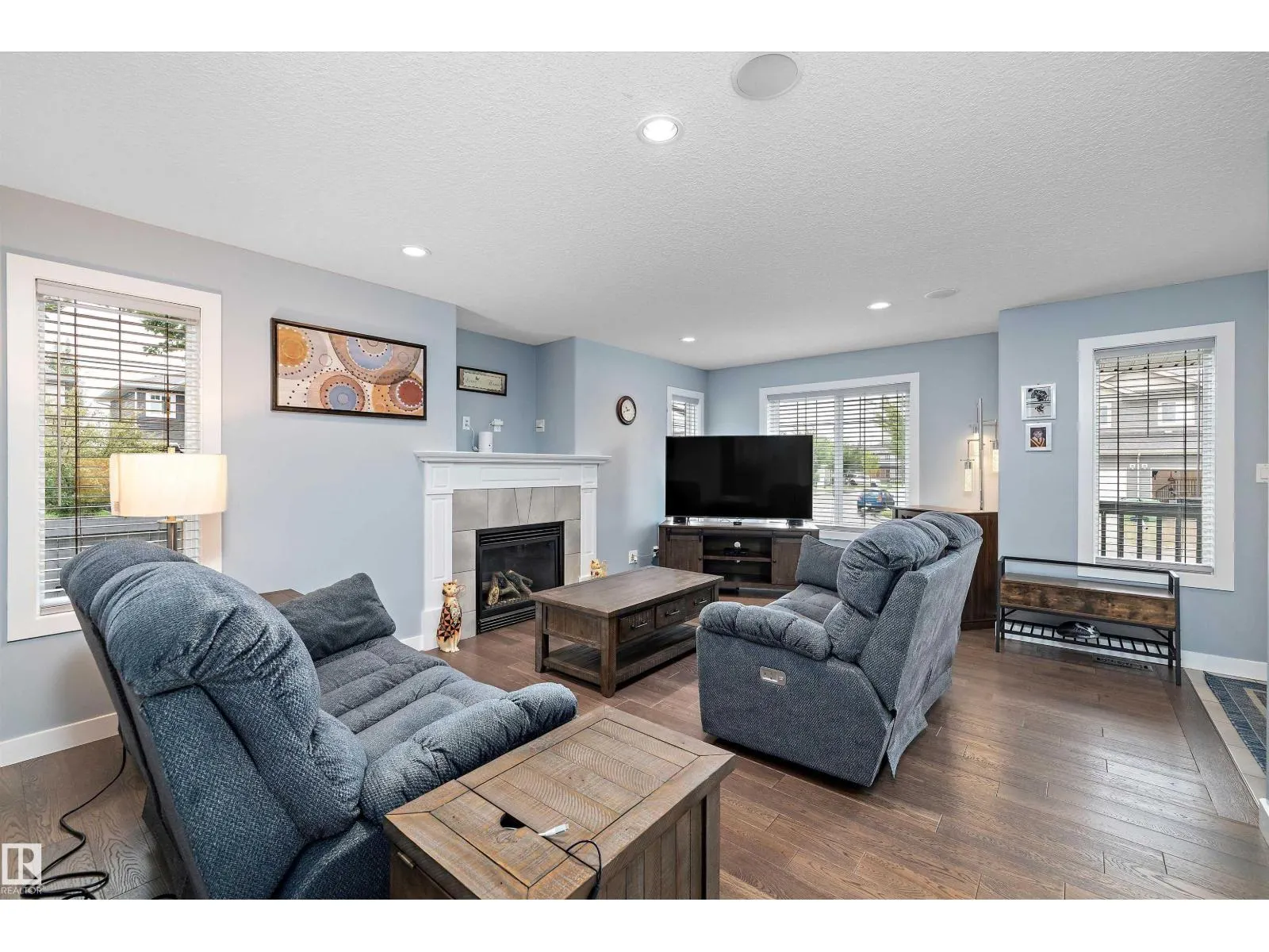 2 Roseberry LN