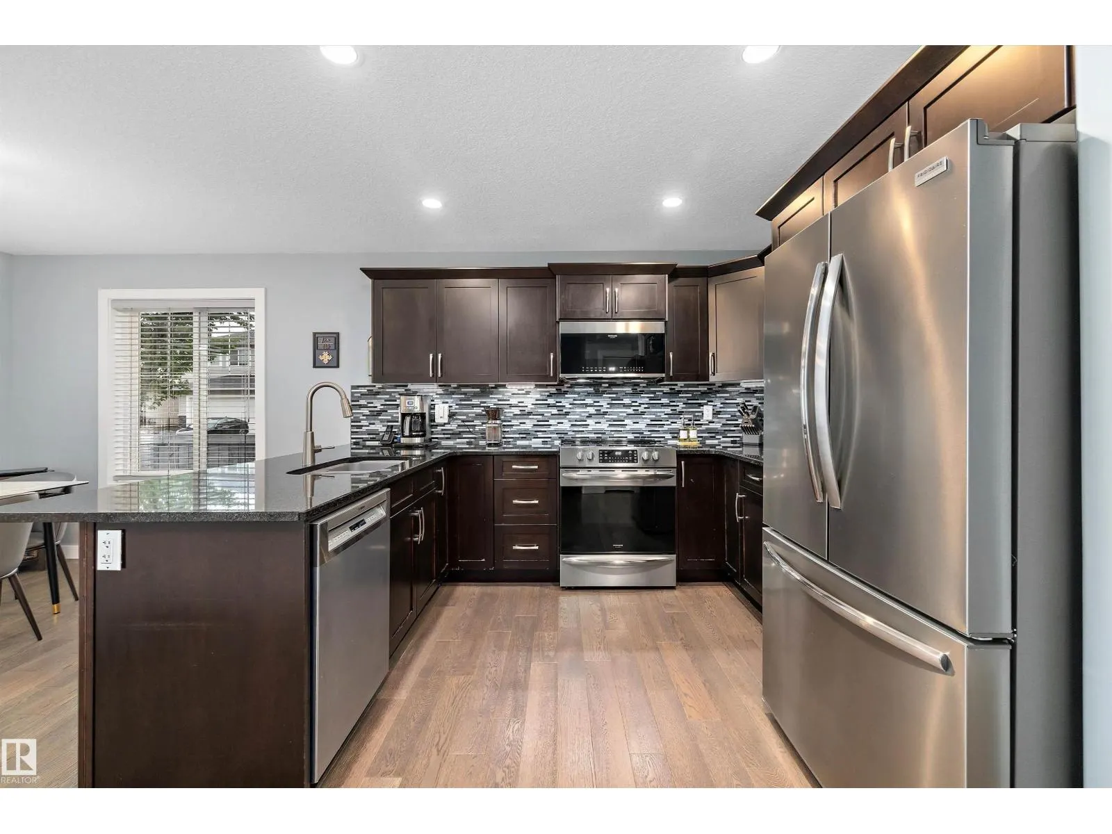 2 Roseberry LN