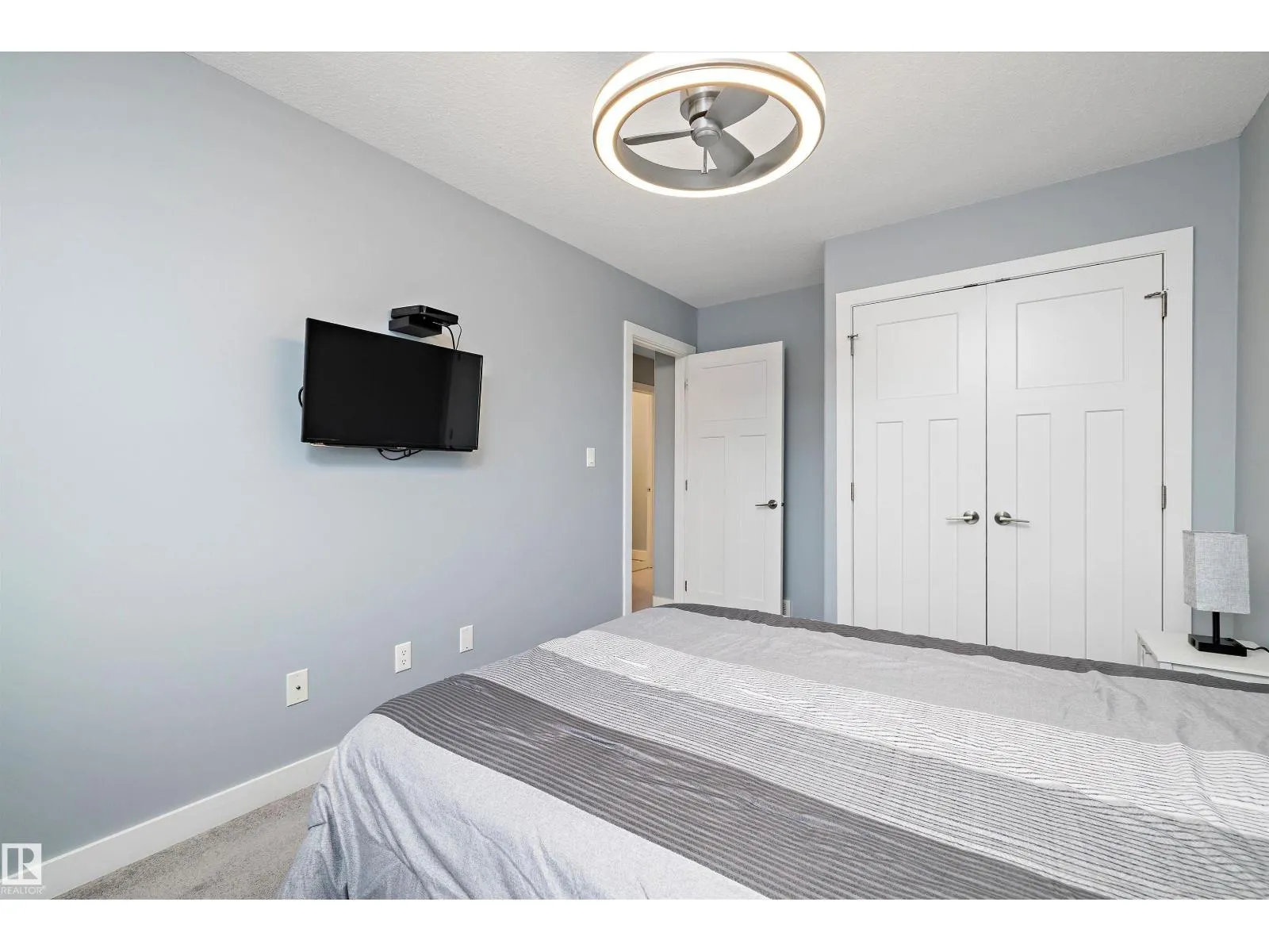 2 Roseberry LN