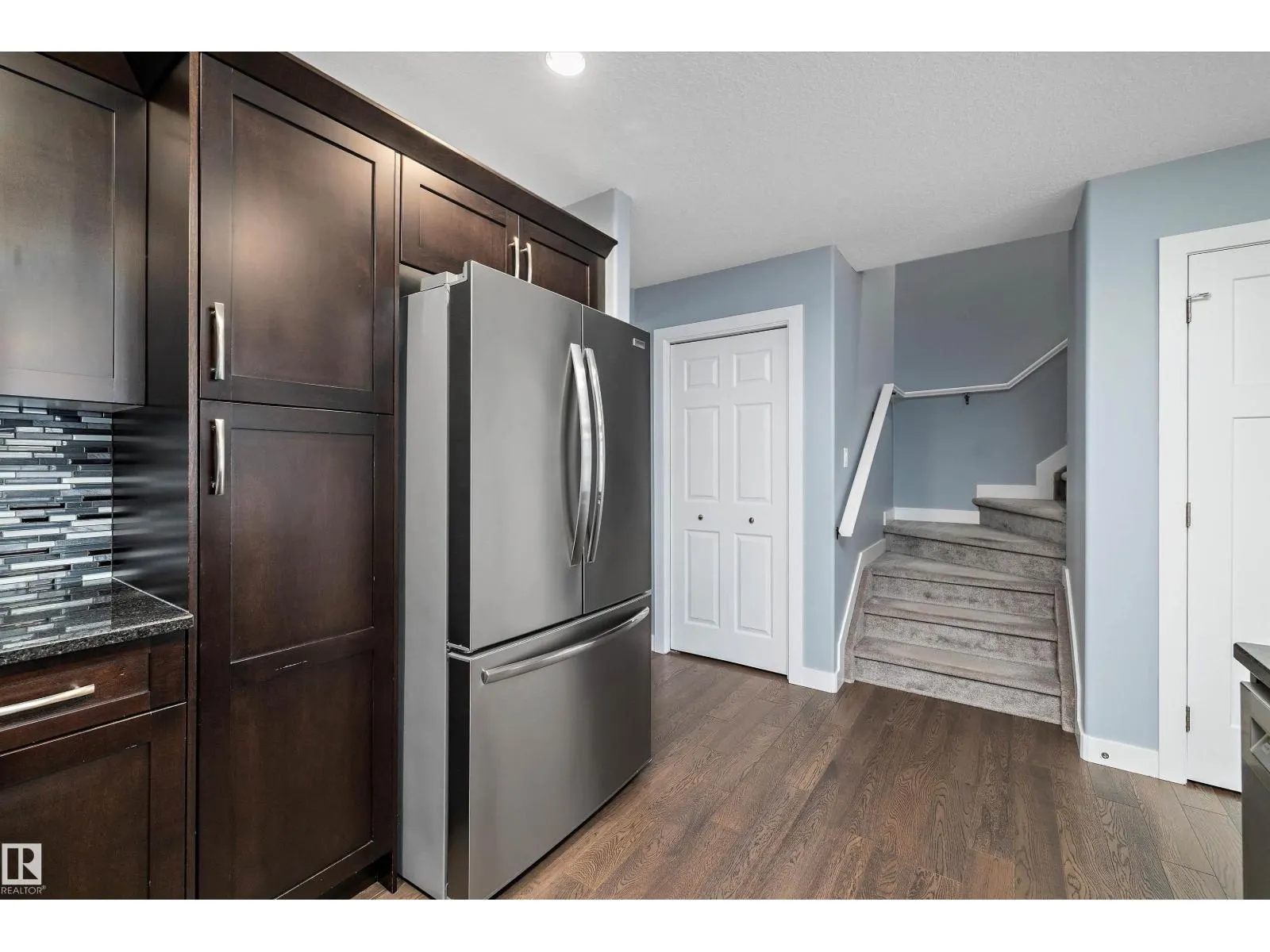 2 Roseberry LN