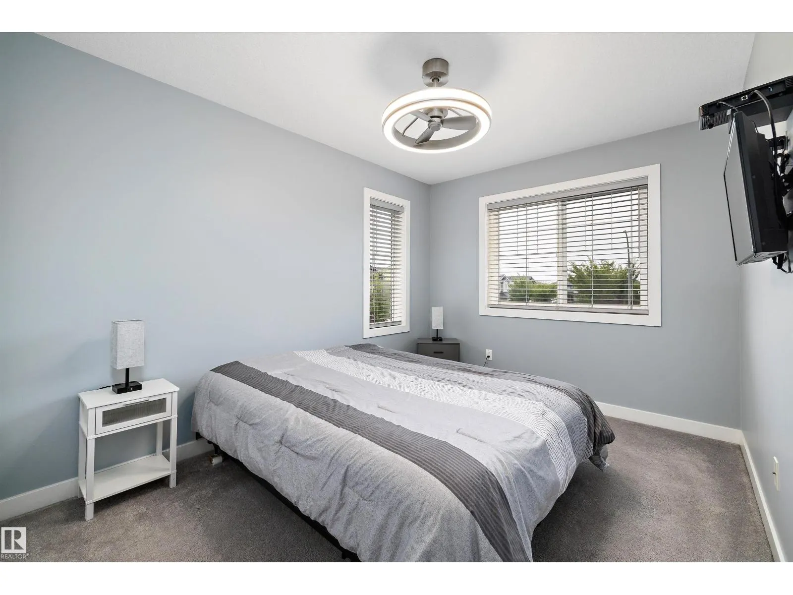 2 Roseberry LN