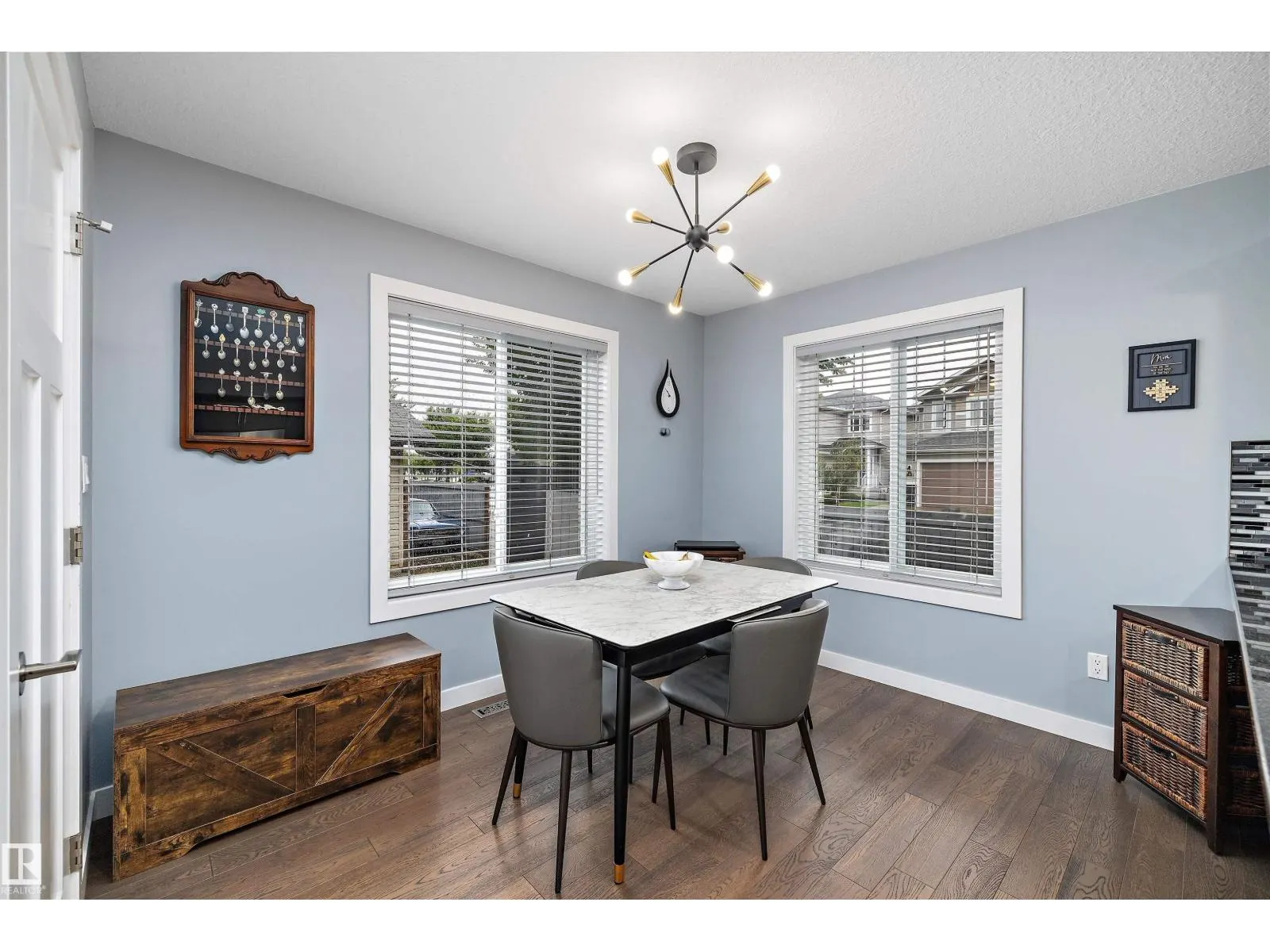 2 Roseberry LN