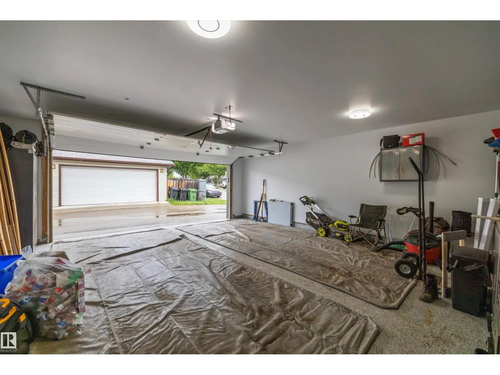 2 Roseberry LN