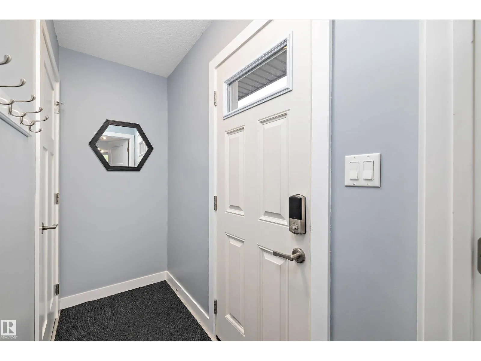 2 Roseberry LN