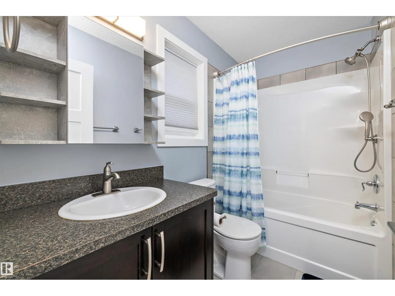 2 Roseberry LN