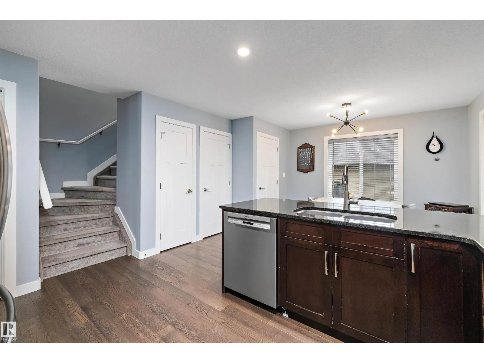 2 Roseberry LN