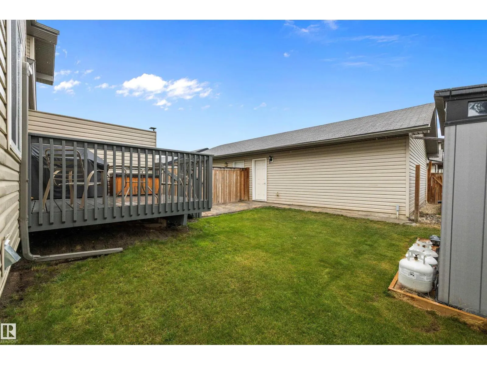 2 Roseberry LN