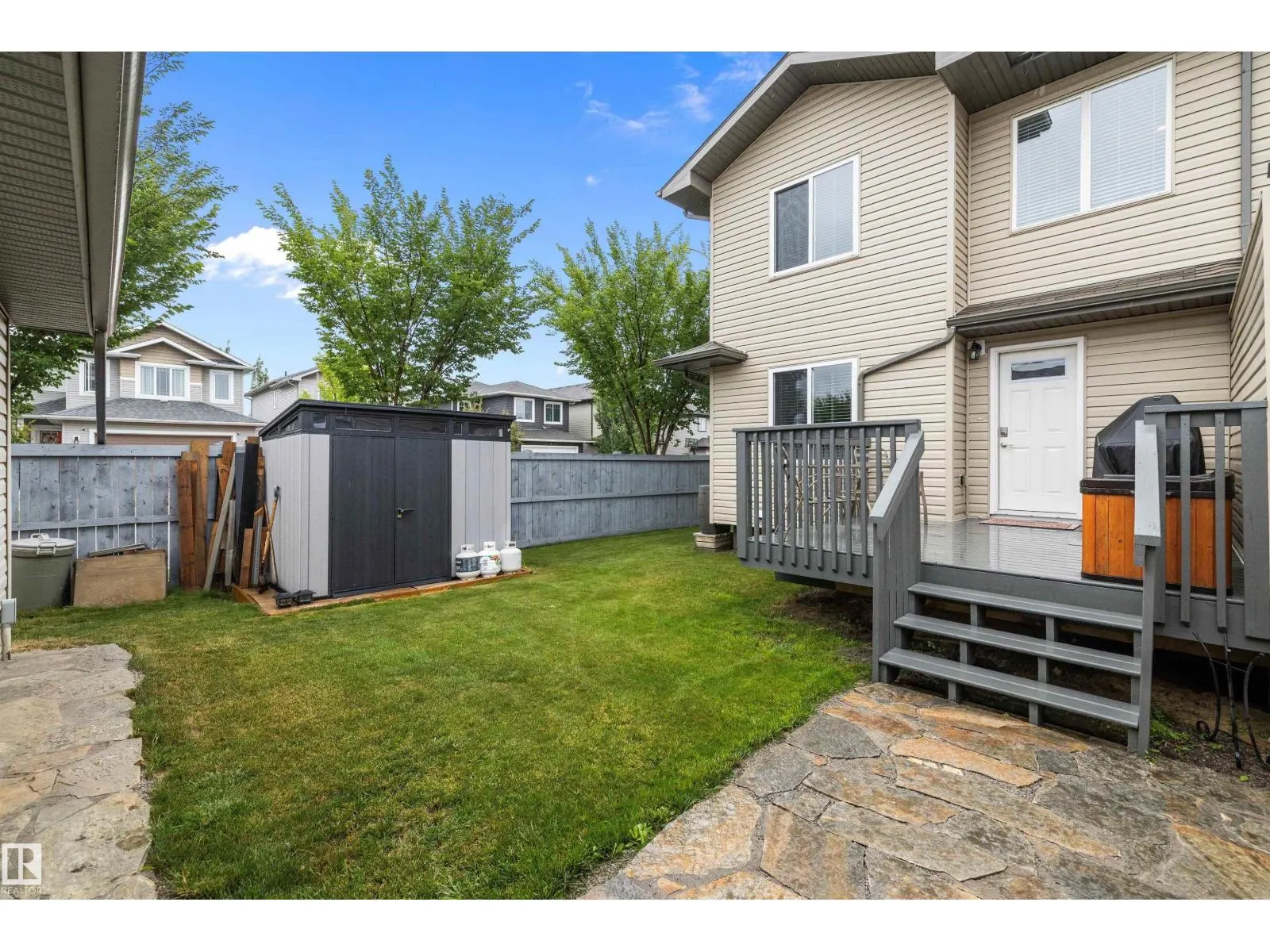 2 Roseberry LN
