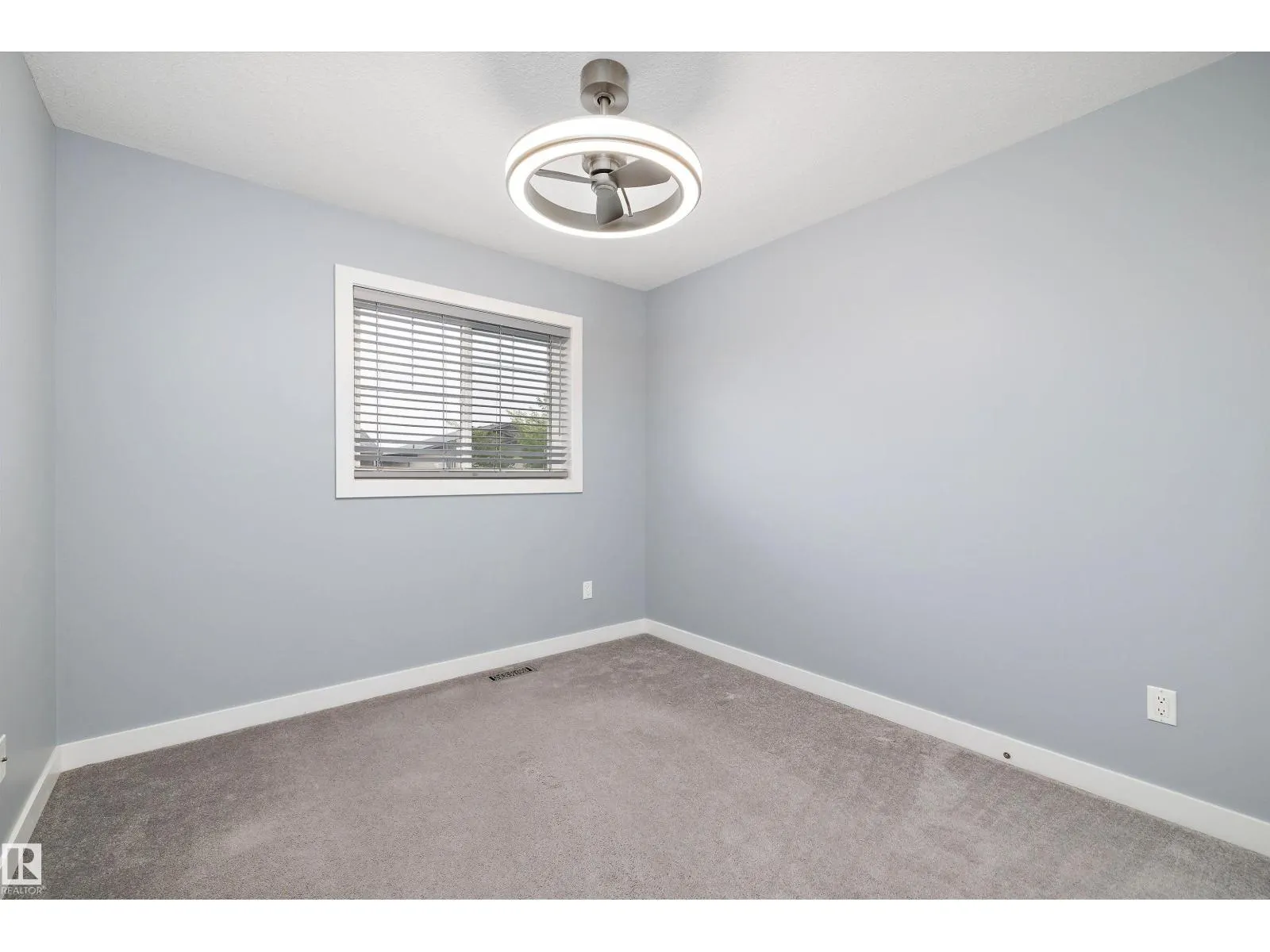 2 Roseberry LN