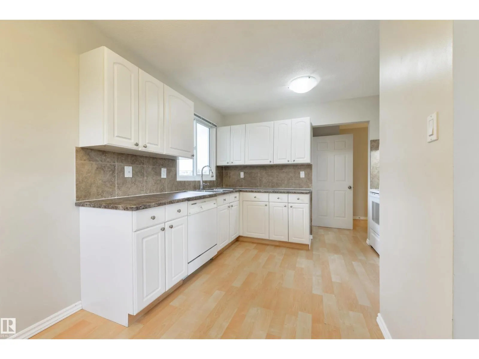 4426 47 ST