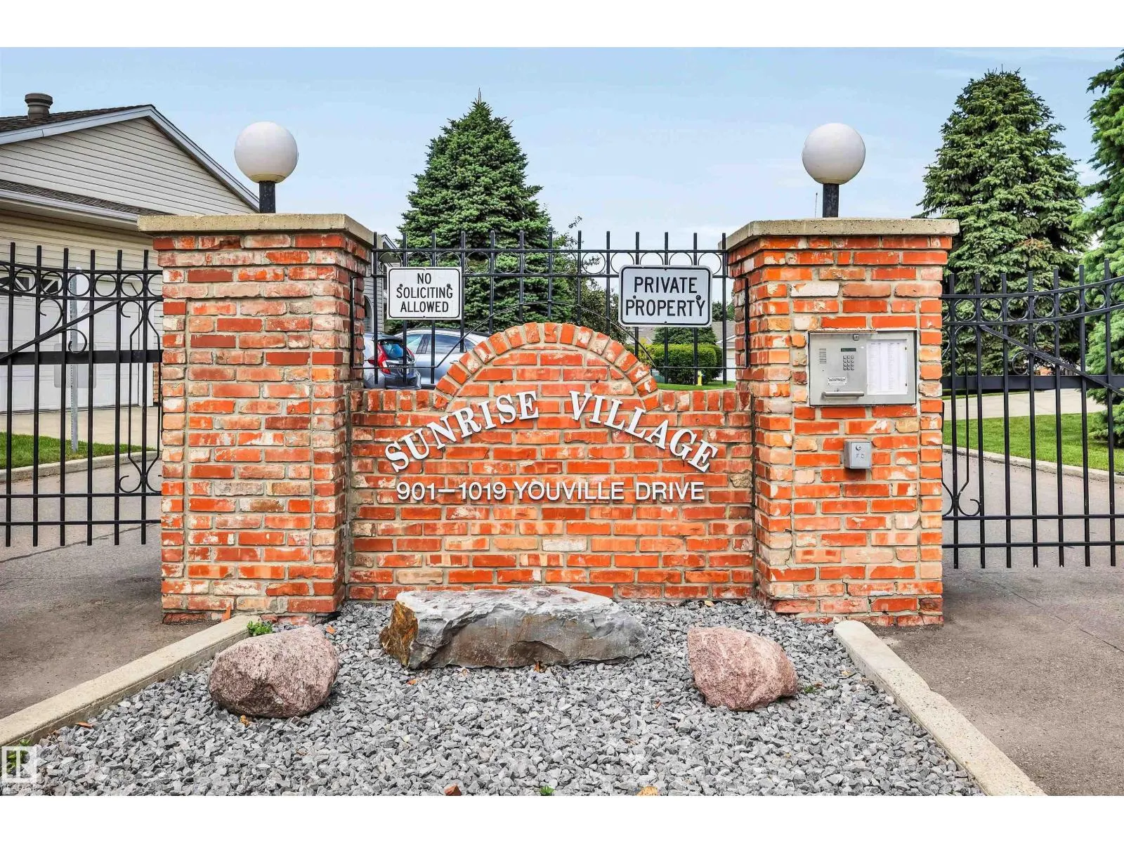 973 YOUVILLE DR W NW