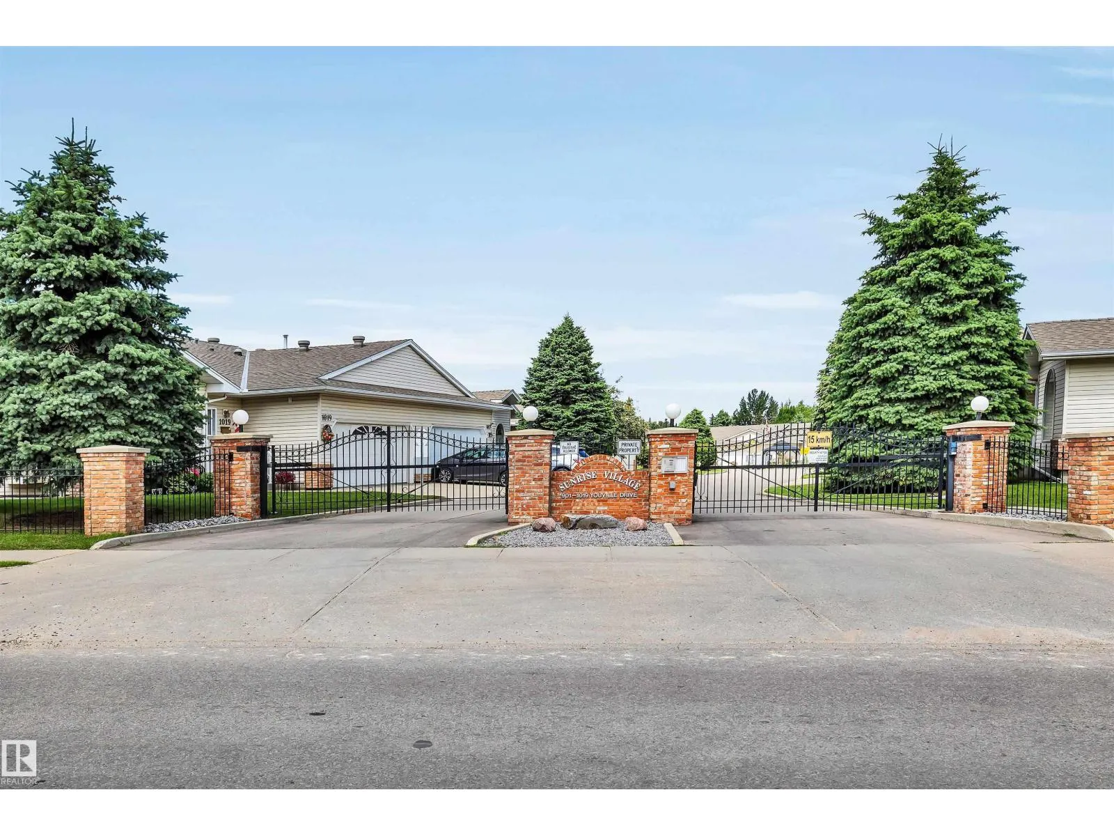 973 YOUVILLE DR W NW