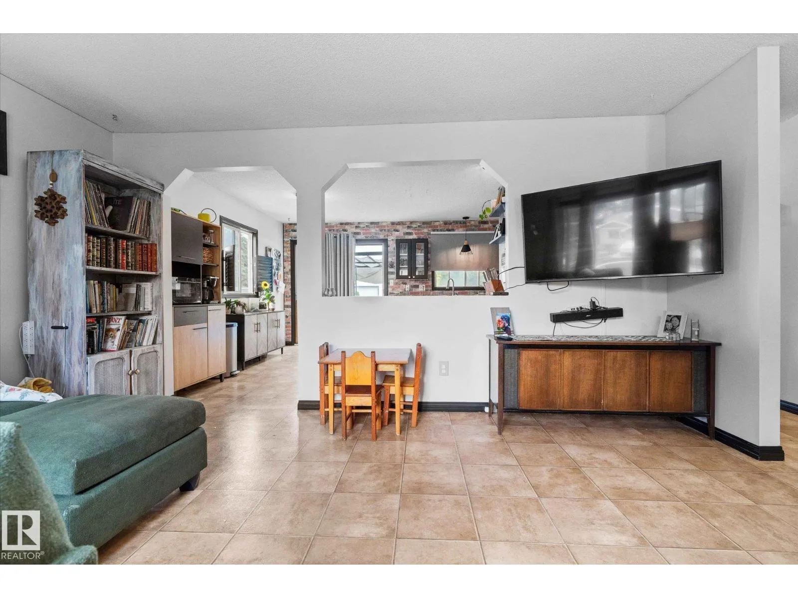 44 GARDEN VALLEY DR