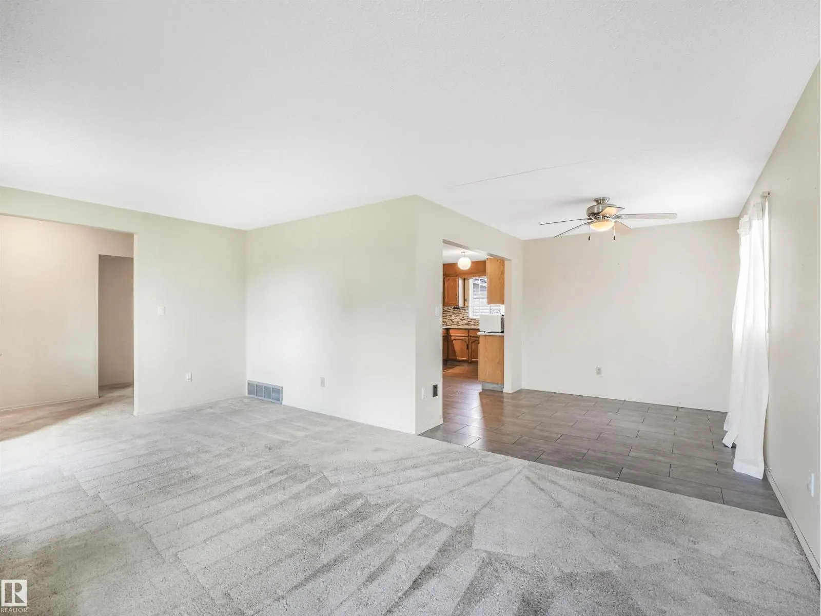1015 77 ST NW