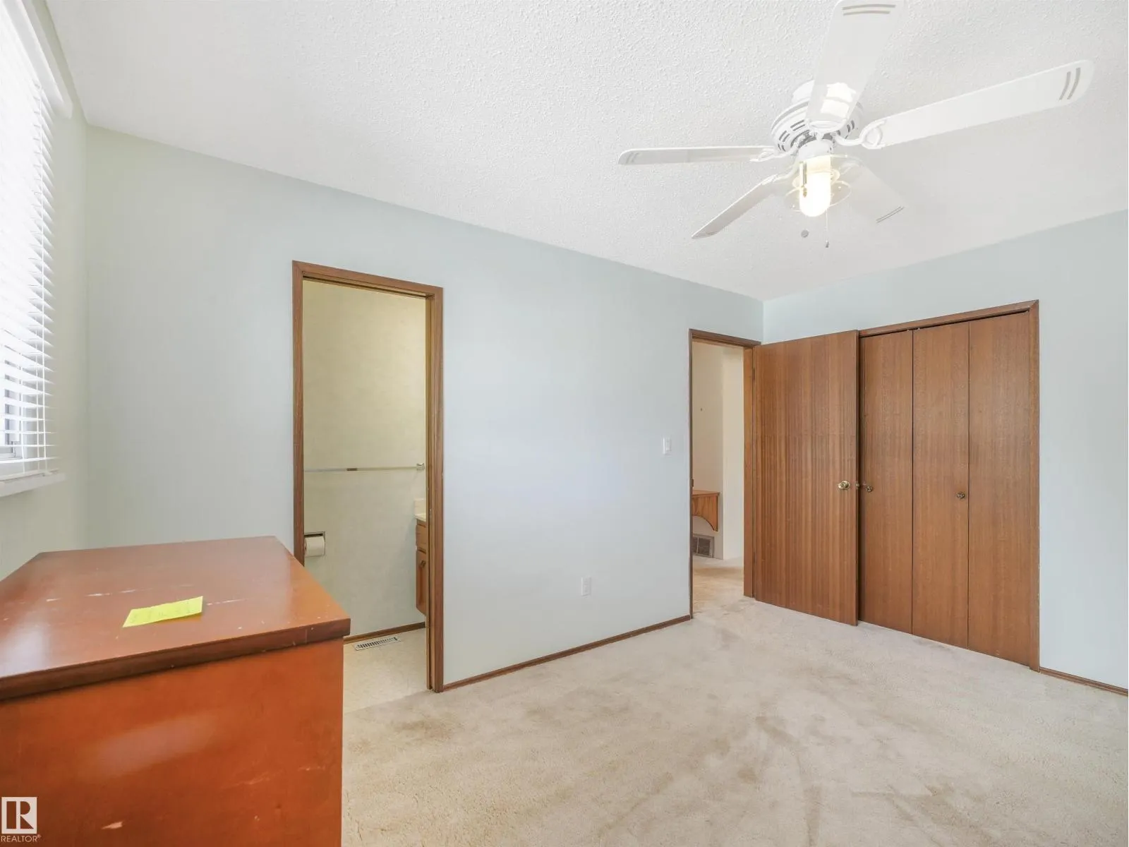 1015 77 ST NW