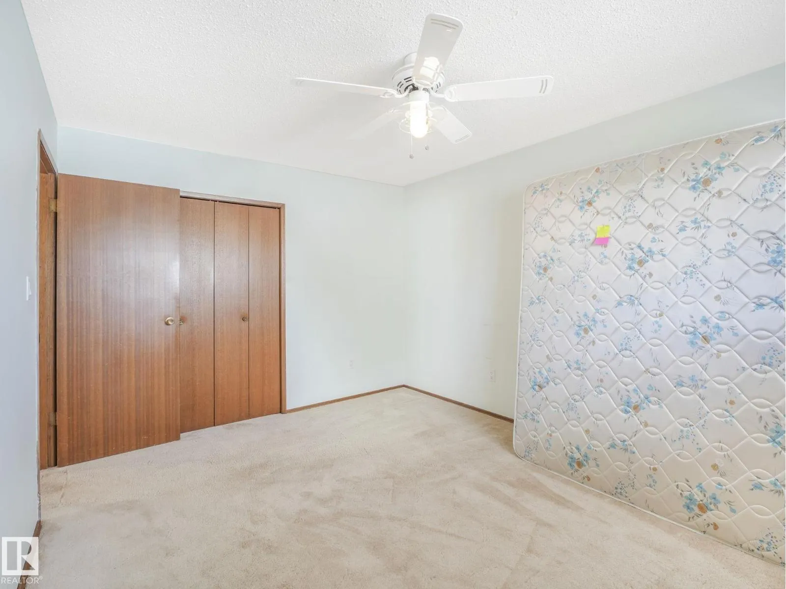 1015 77 ST NW