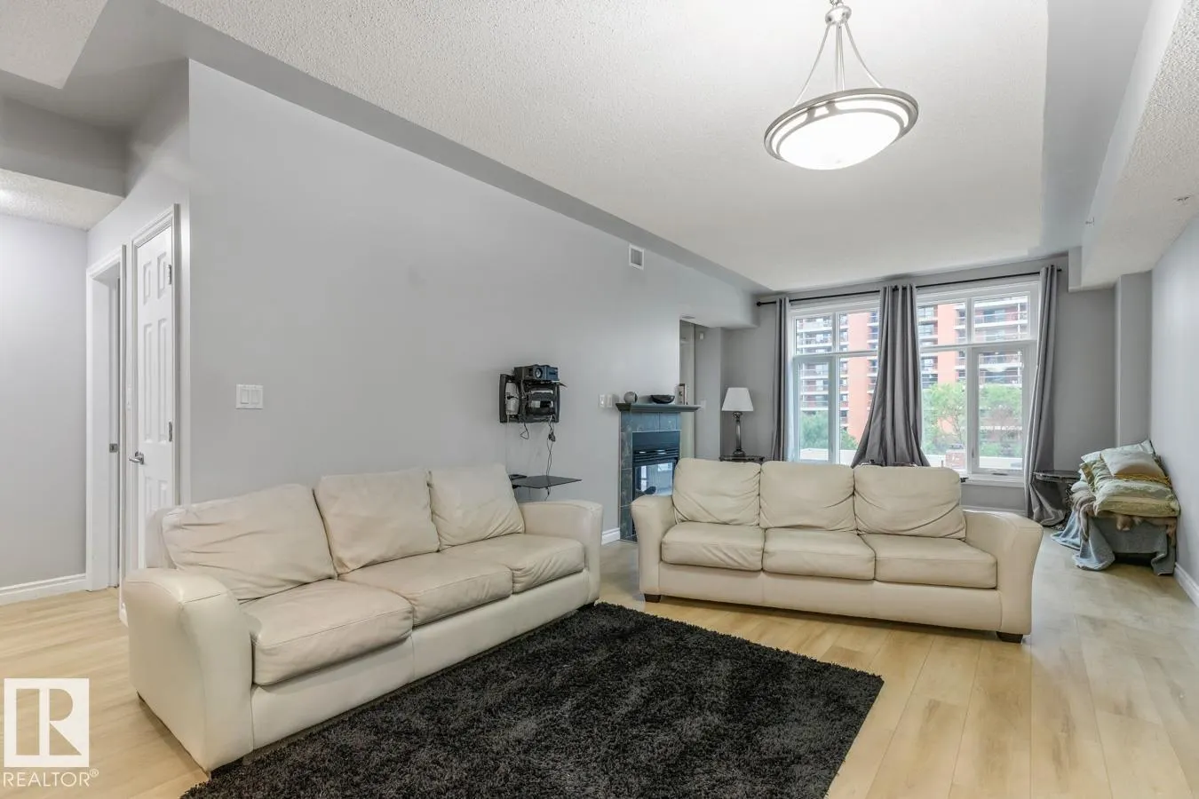 #402 9020 JASPER AV NW