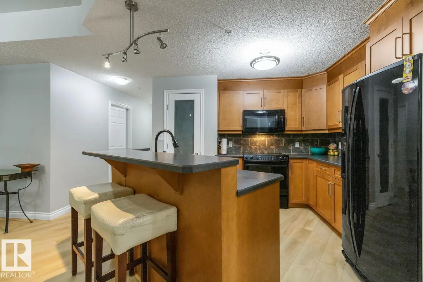 #402 9020 JASPER AV NW