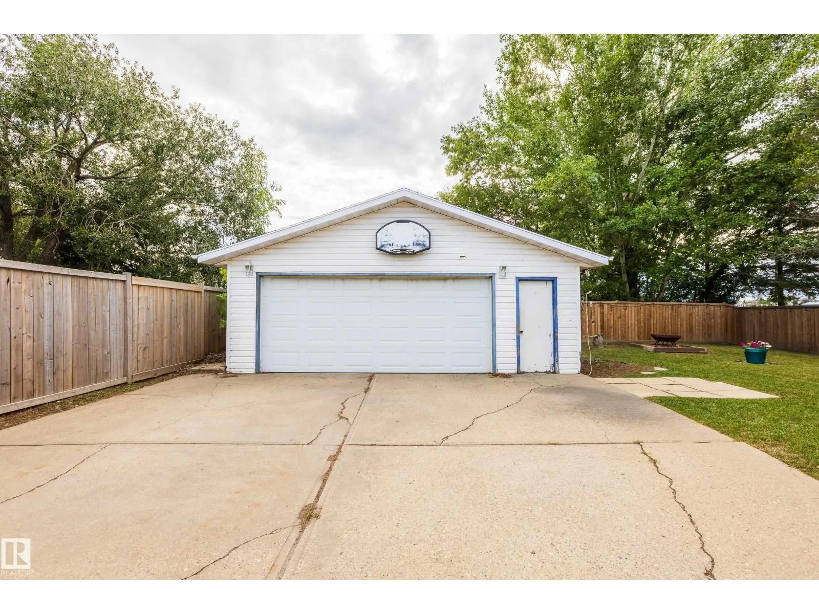 732 Grandin DR
