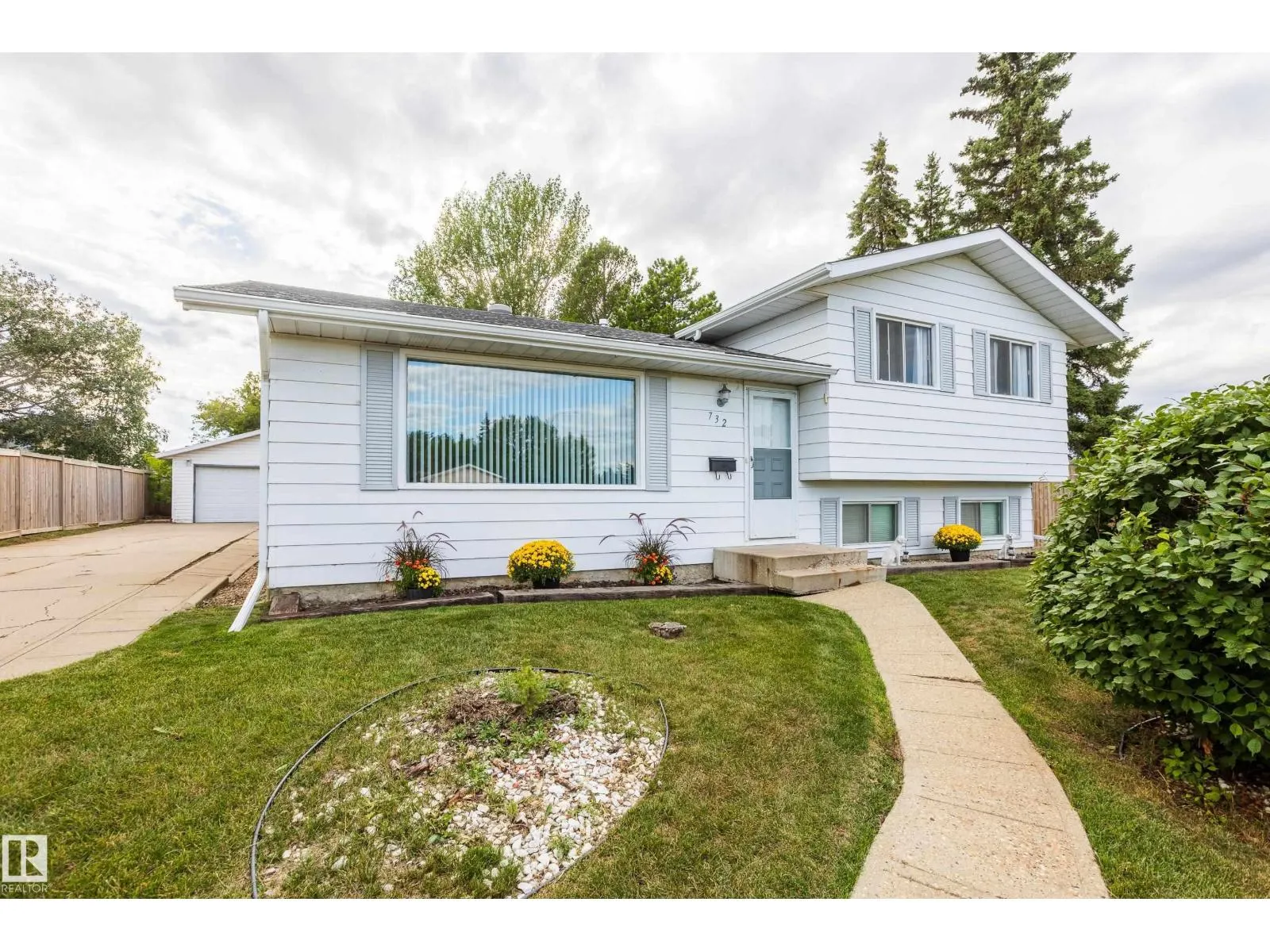 732 Grandin DR