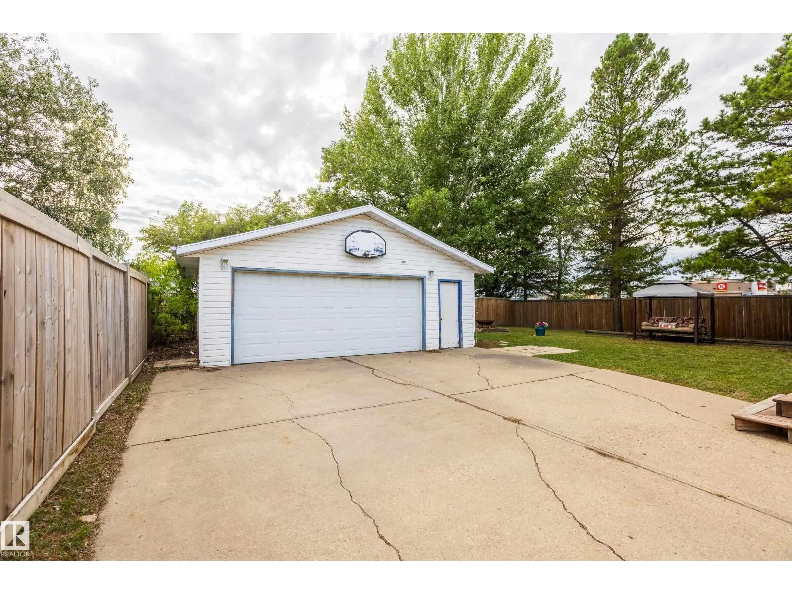 732 Grandin DR