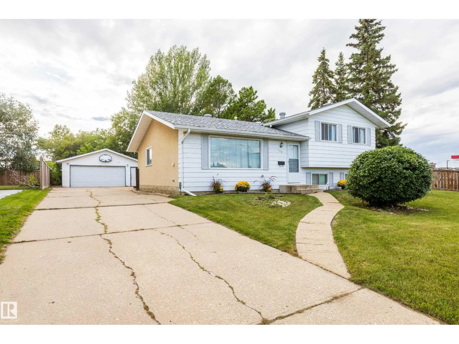 732 Grandin DR